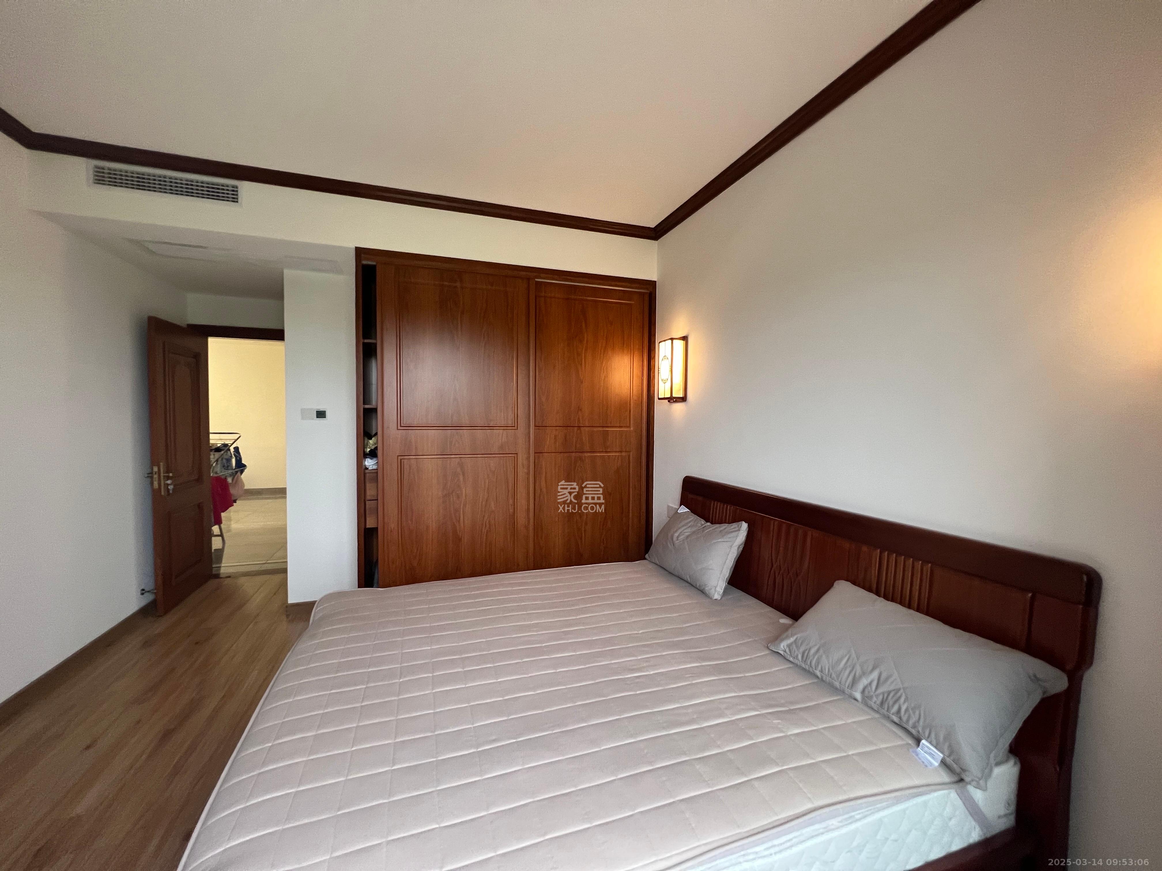 九华湘江富力城  4室2厅4卫    458.0万 九华湘江富力城  4室2厅4卫    458.0万客厅