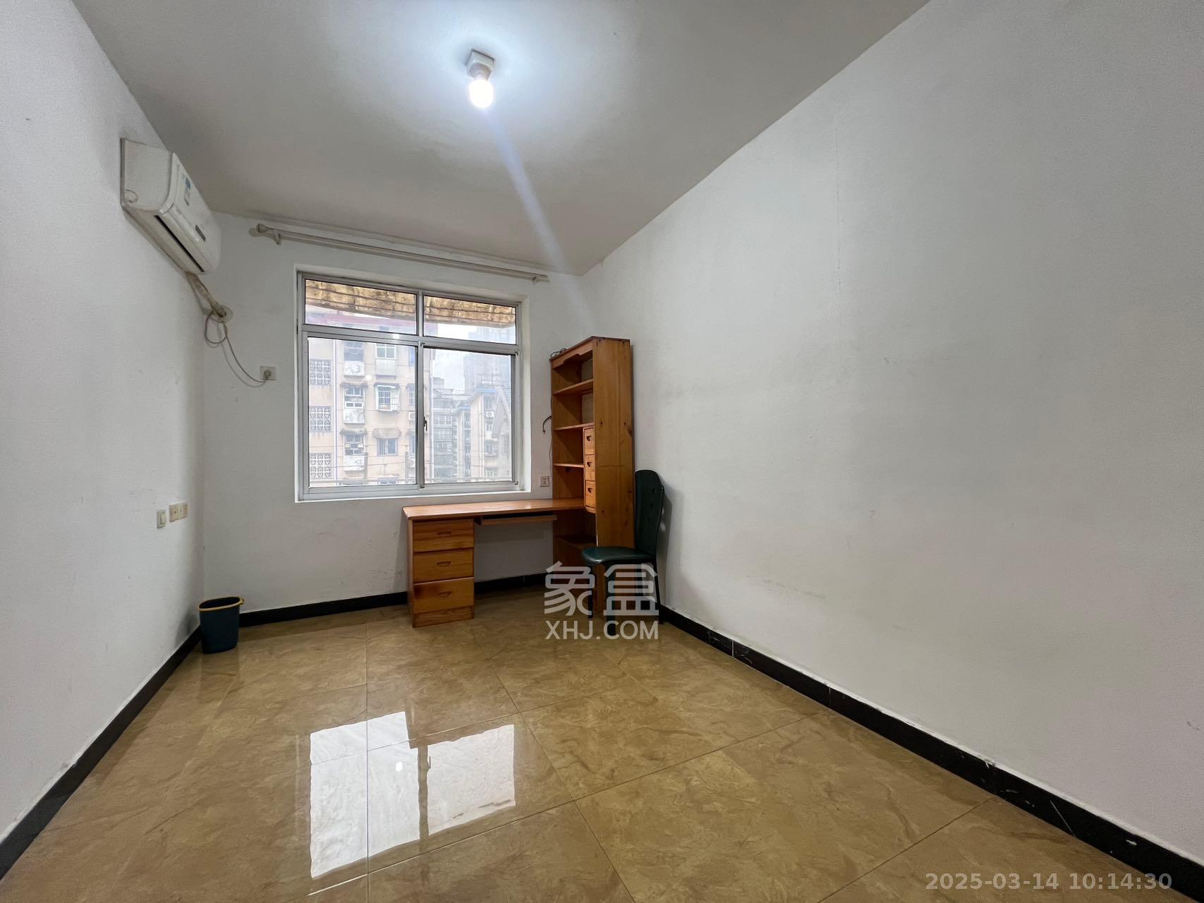 东风二村社区房  4室2厅1卫    2700.0元/月 东风二村社区房  4室2厅1卫    2700.0元/月室内图