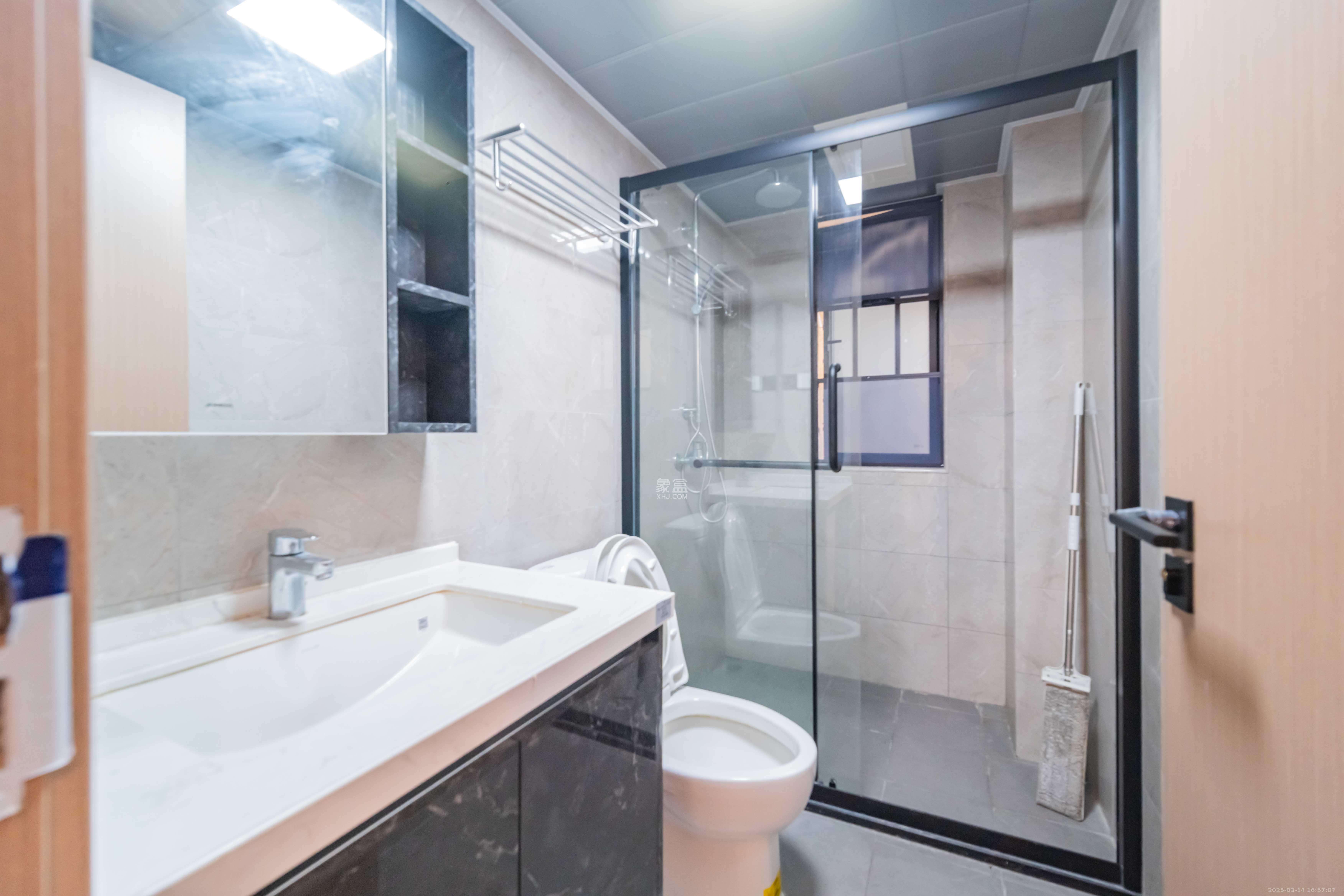 臻园 3室2厅2卫 3200.0元/月 臻园 3室2厅2卫 3200.0元/月室内图