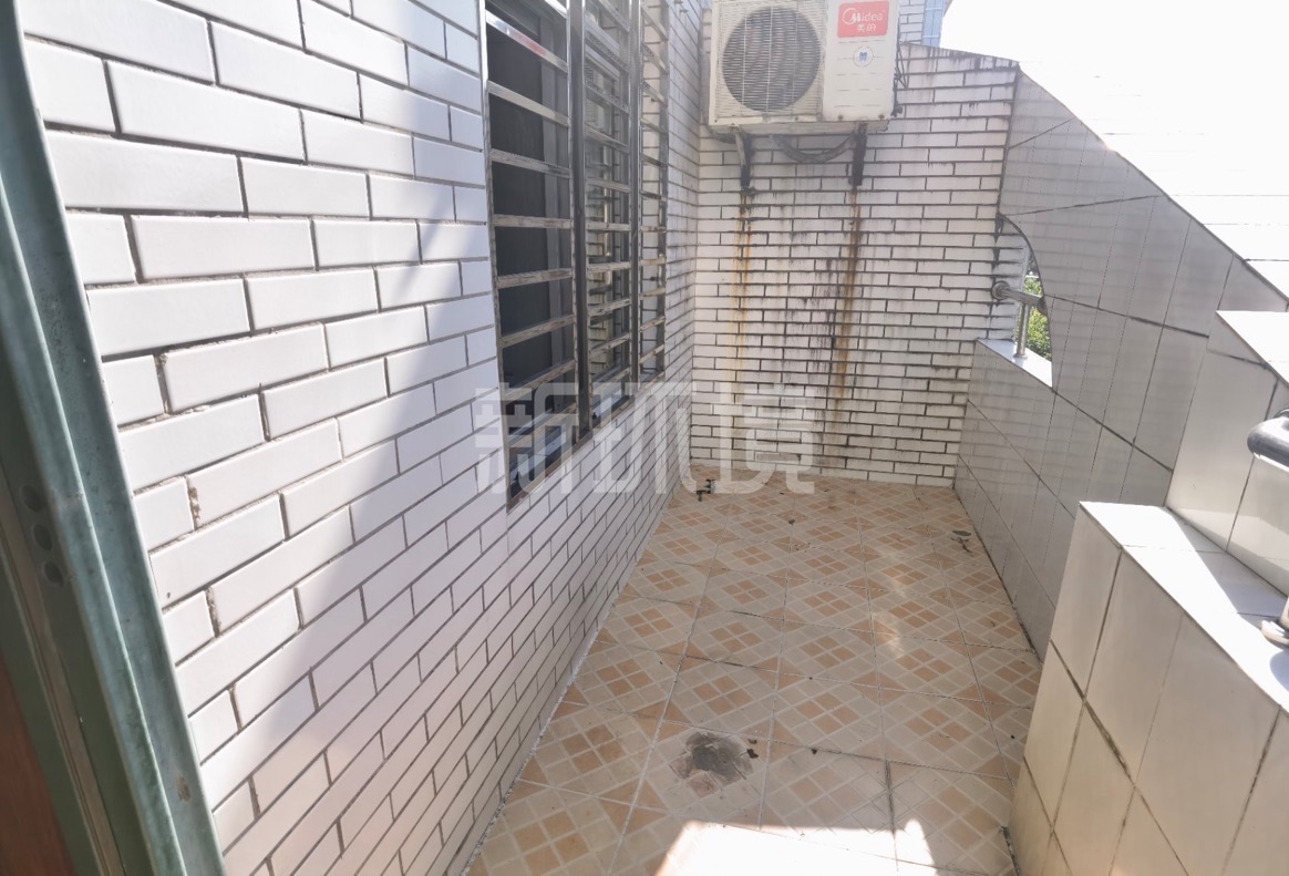 广茂园一期  4室2厅2卫   88.00万客厅