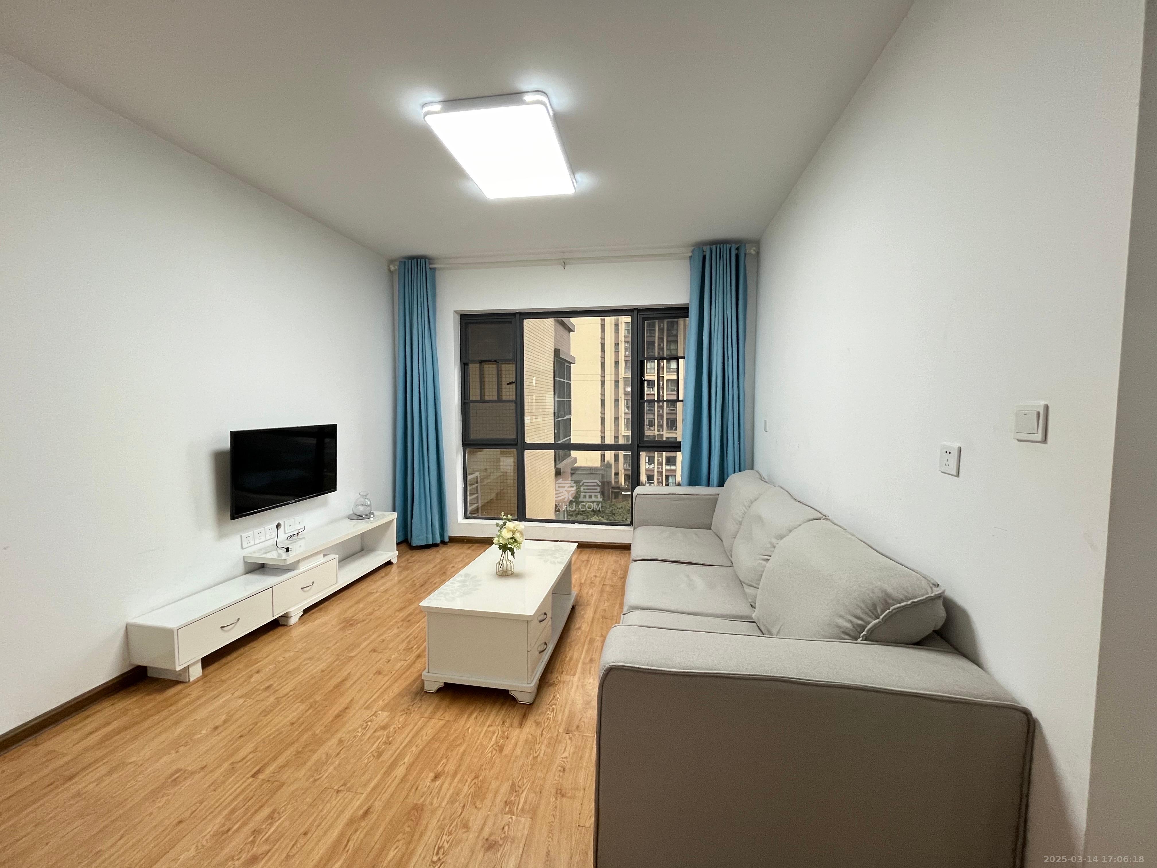 兰亭湾畔 4室2厅1卫 2600.0元/月 兰亭湾畔 4室2厅1卫 2600.0元/月室内图