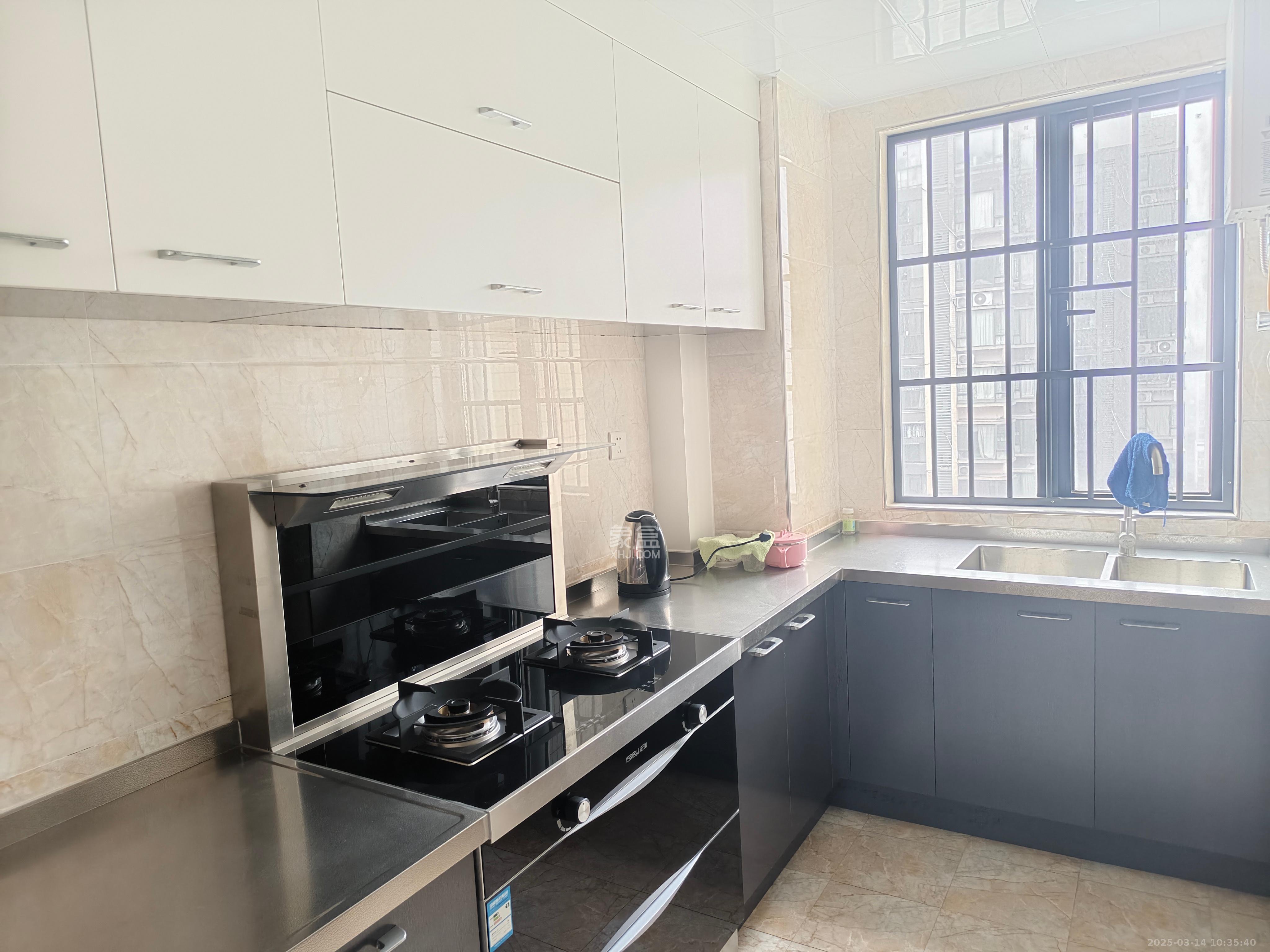 蓝山郡 2室2厅1卫 2400.0元/月 蓝山郡 2室2厅1卫 2400.0元/月室内图