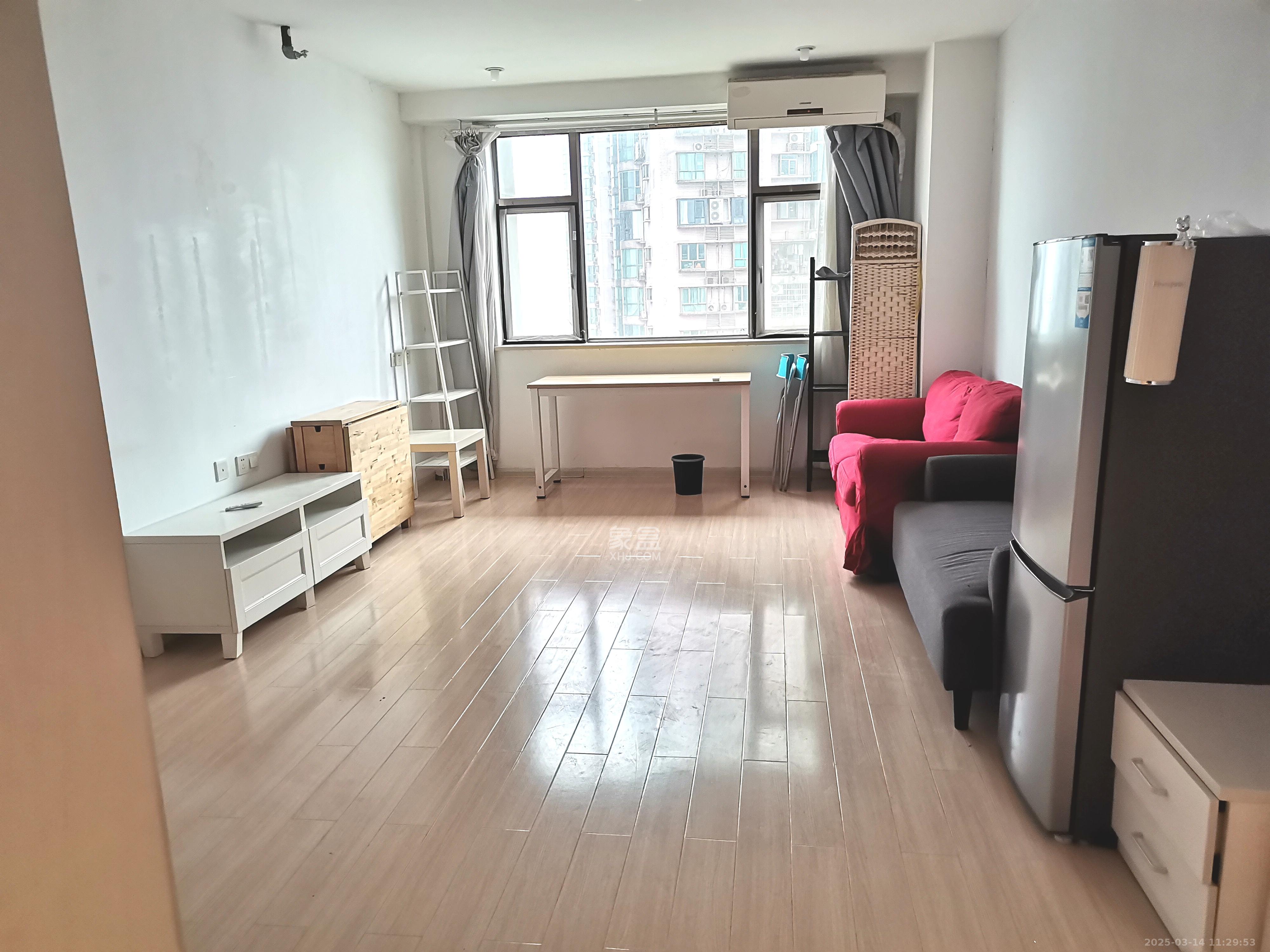 昊天大厦 1室1厅1卫 2000.0元/月 昊天大厦 1室1厅1卫 2000.0元/月室内图