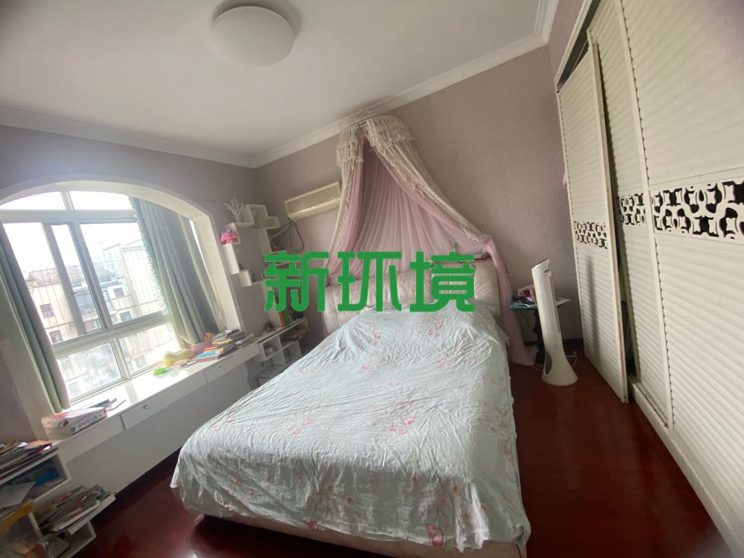 阳光水岸  3室2厅2卫   61.00万客厅