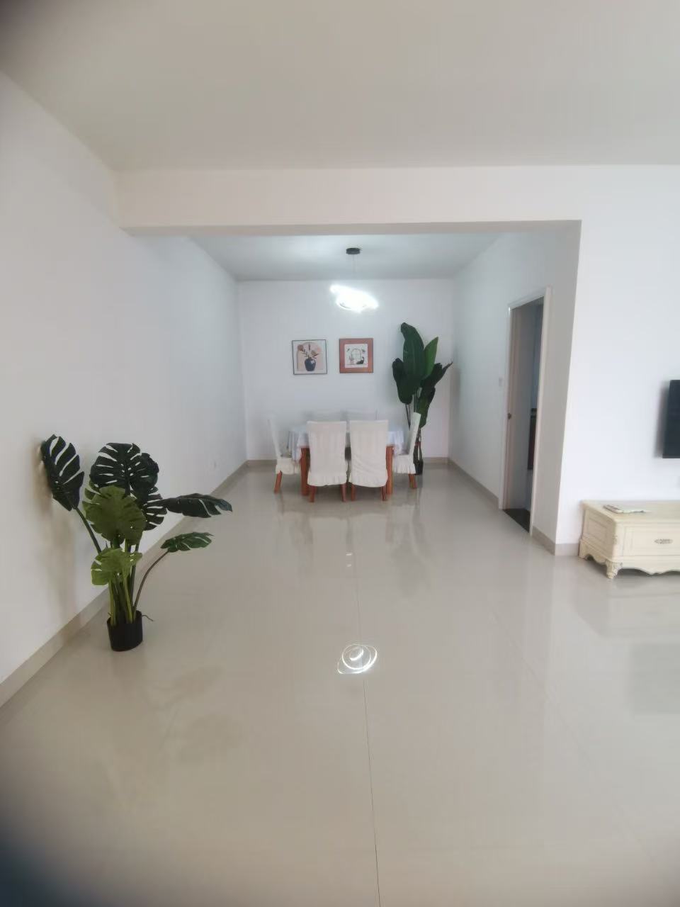 长河广场(待清理) 3室2厅2卫 2800.0元/月 长河广场(待清理) 3室2厅2卫 2800.0元/月室内图