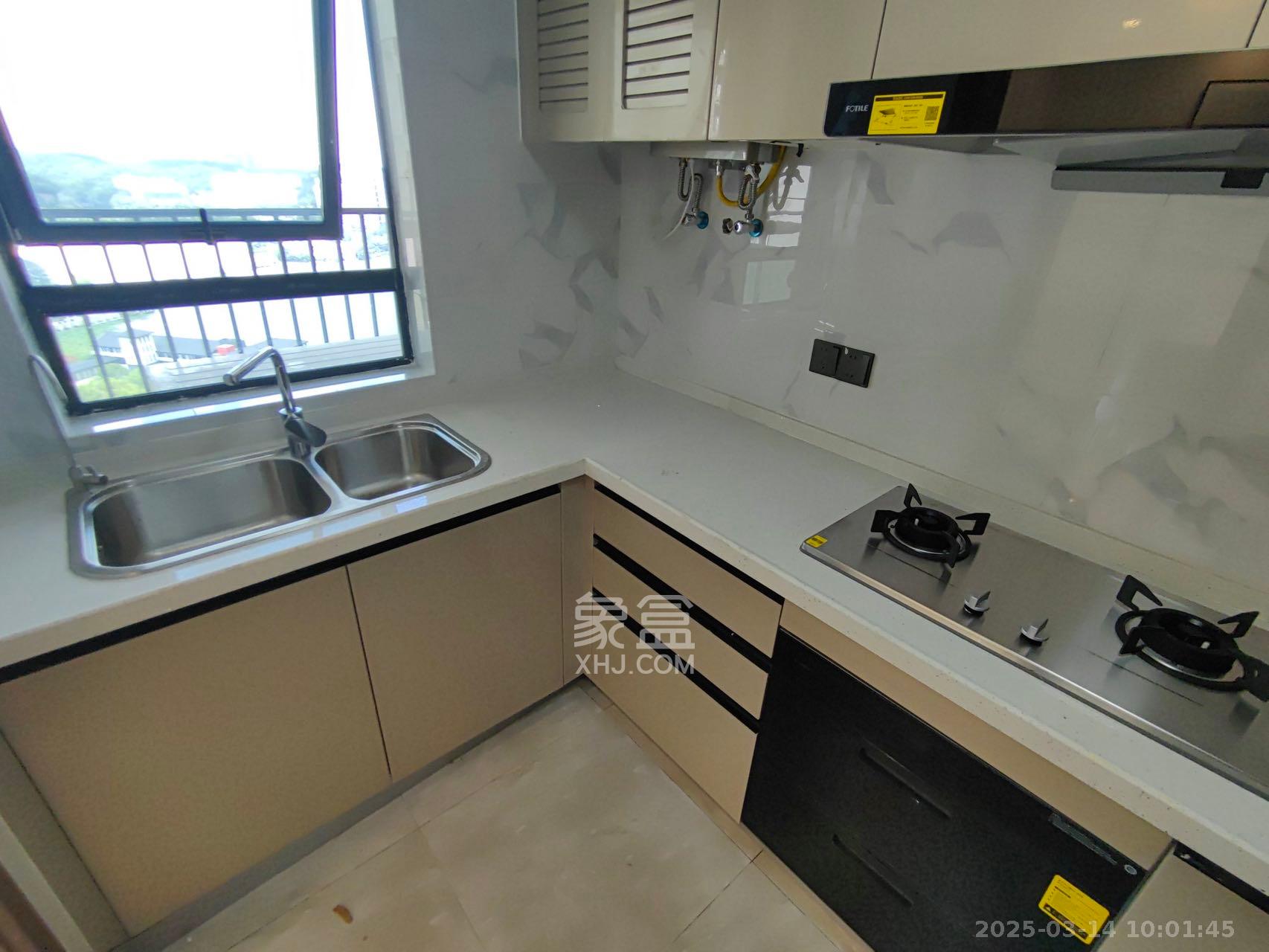 绿地V岛 4室2厅2卫 5500.0元/月 绿地V岛 4室2厅2卫 5500.0元/月室内图