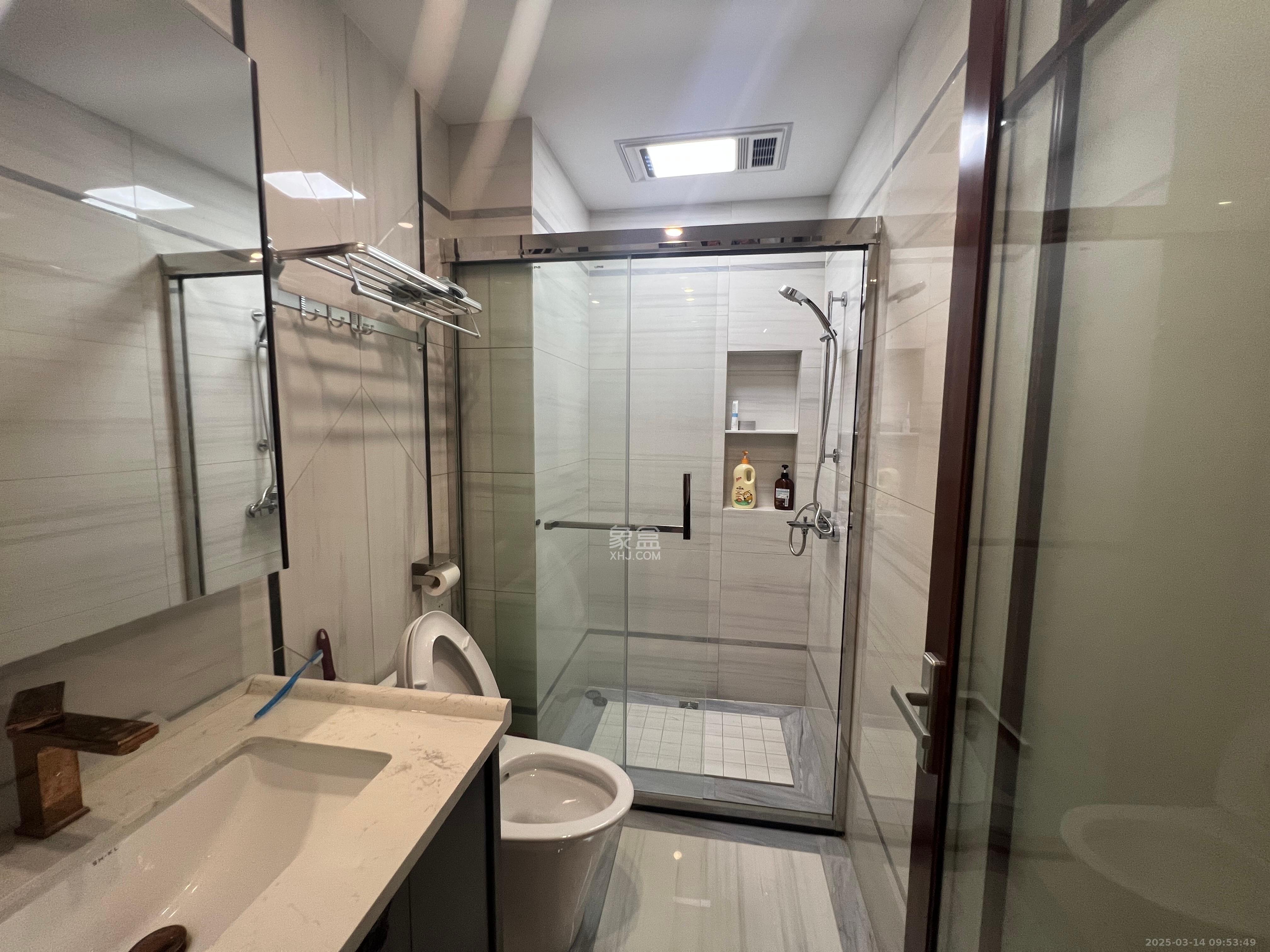 九华湘江富力城  4室2厅4卫    458.0万 九华湘江富力城  4室2厅4卫    458.0万客厅