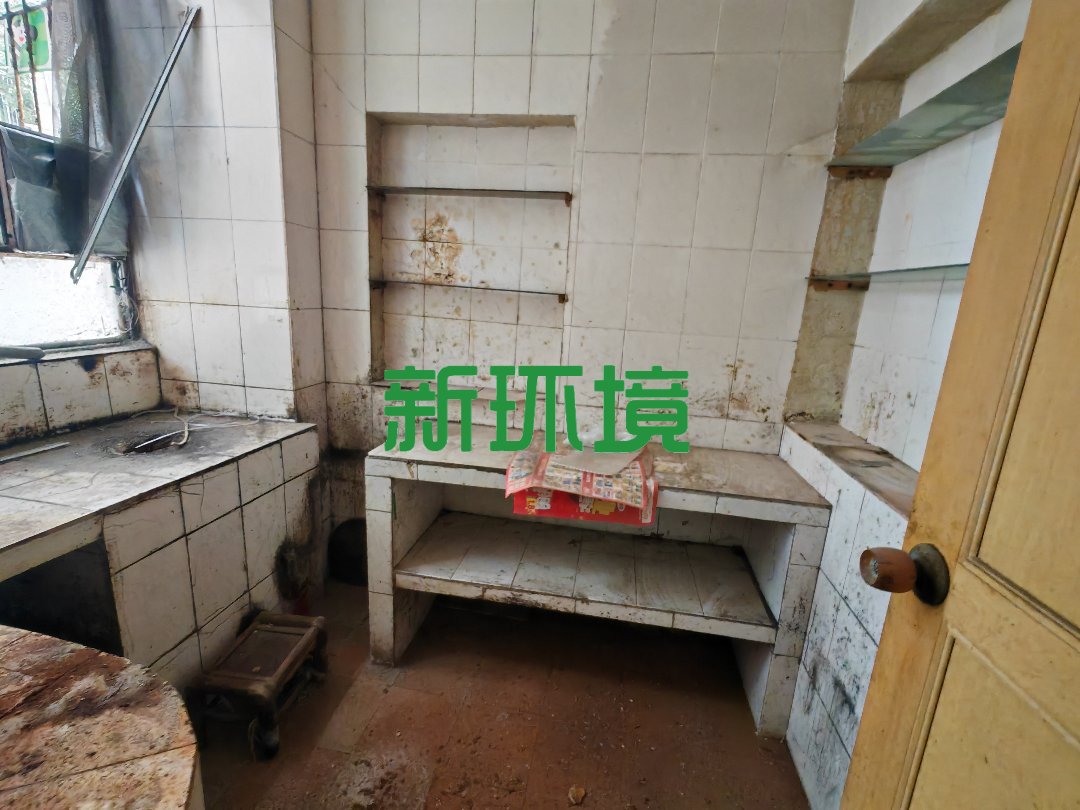 航院宿舍  3室2厅2卫   38.00万客厅