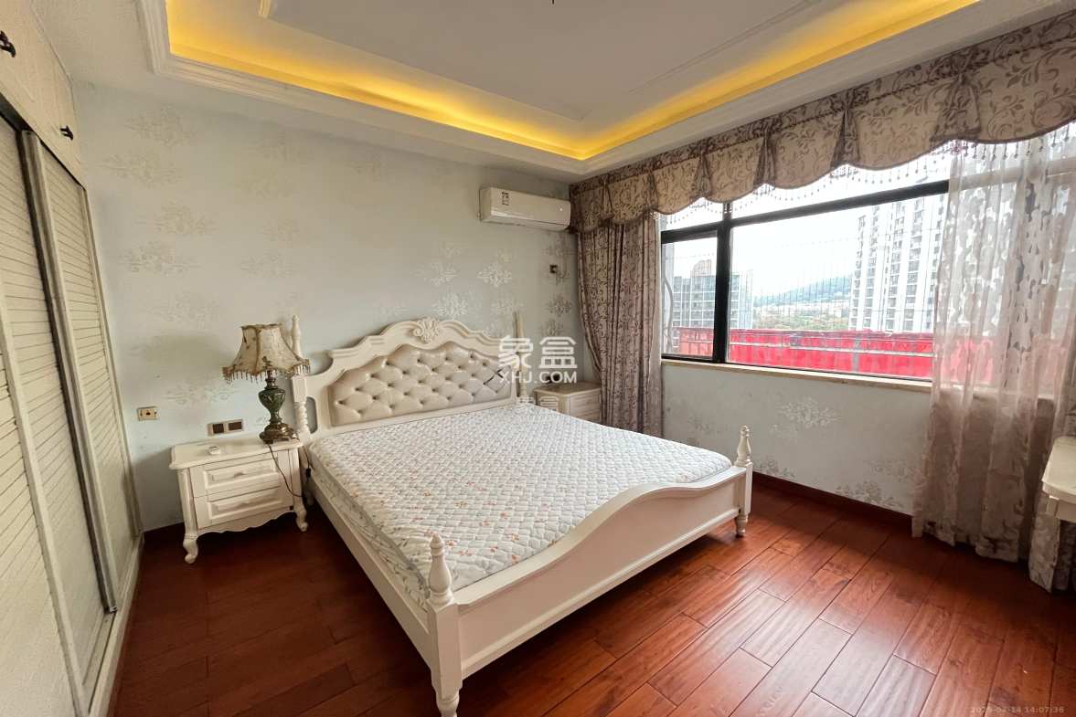 阳光100三期 3室2厅2卫 3400.0元/月 阳光100三期 3室2厅2卫 3400.0元/月室内图