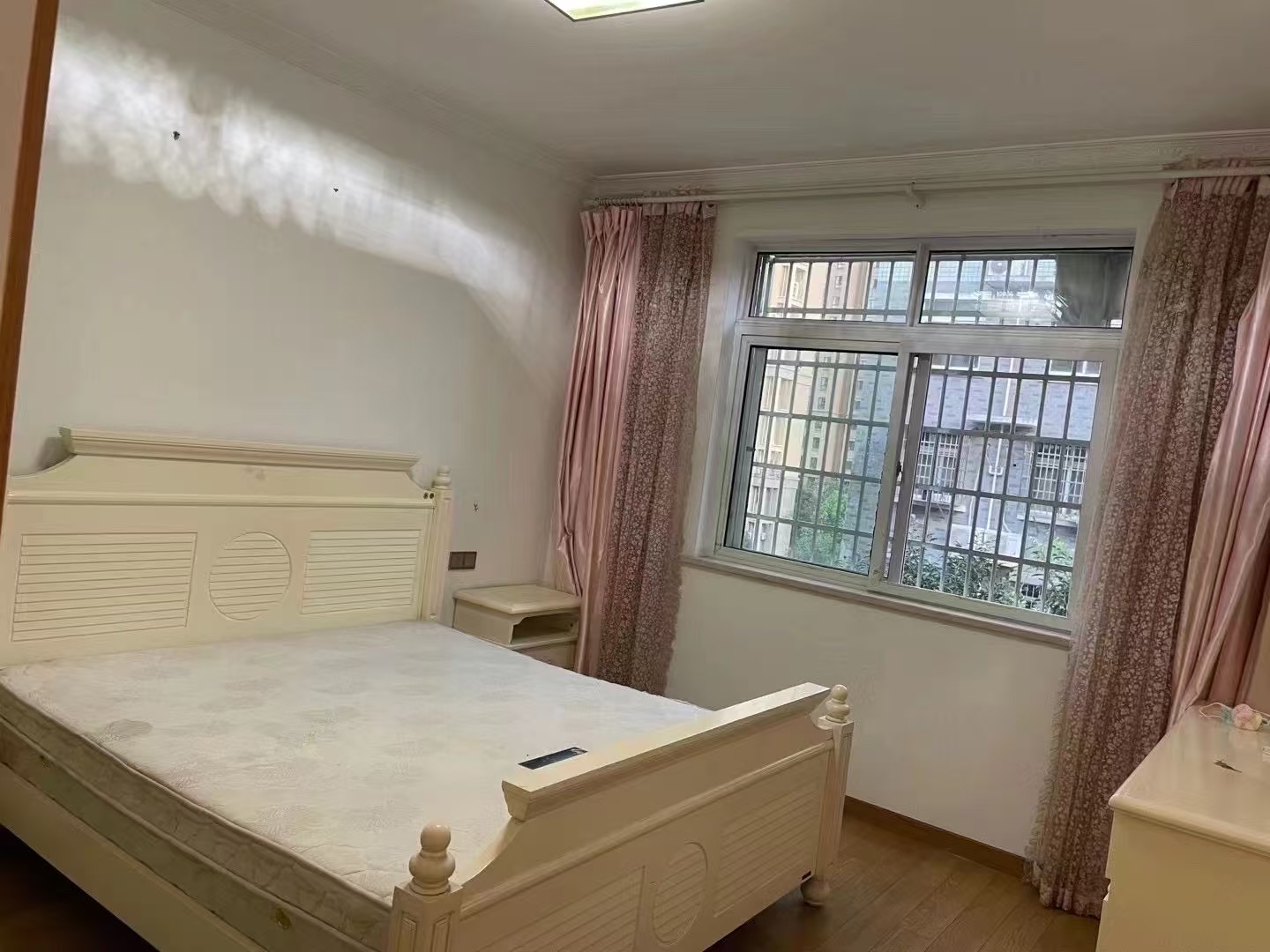 三岔路小区  3室2厅2卫   1300.00元/月室内图