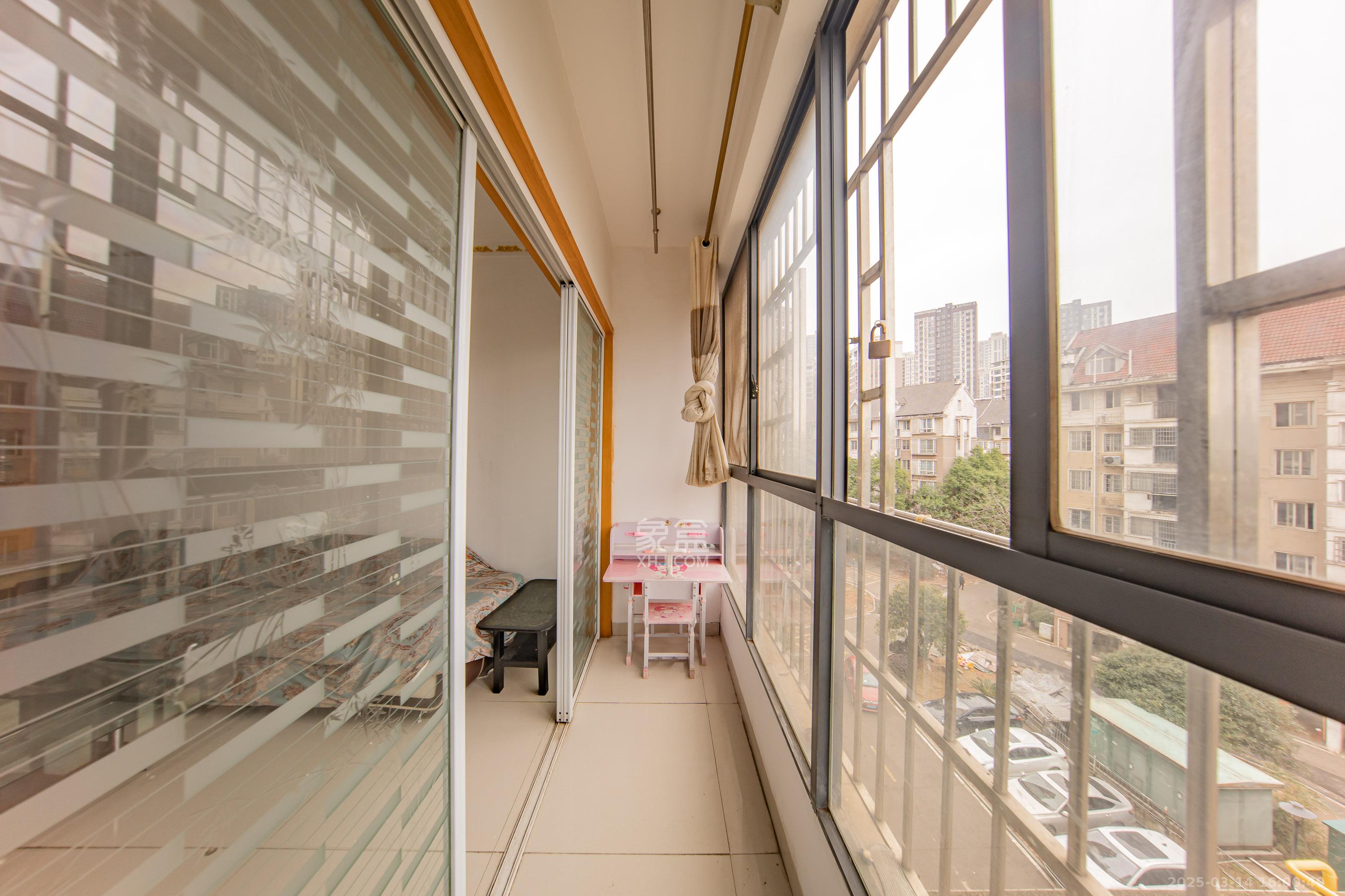 枫华府第 3室2厅2卫 2000.0元/月 枫华府第 3室2厅2卫 2000.0元/月室内图