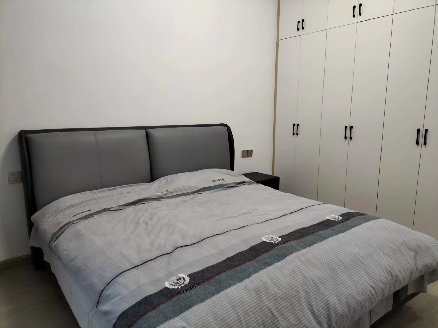 大同沁园  4室2厅2卫    2380.0元/月