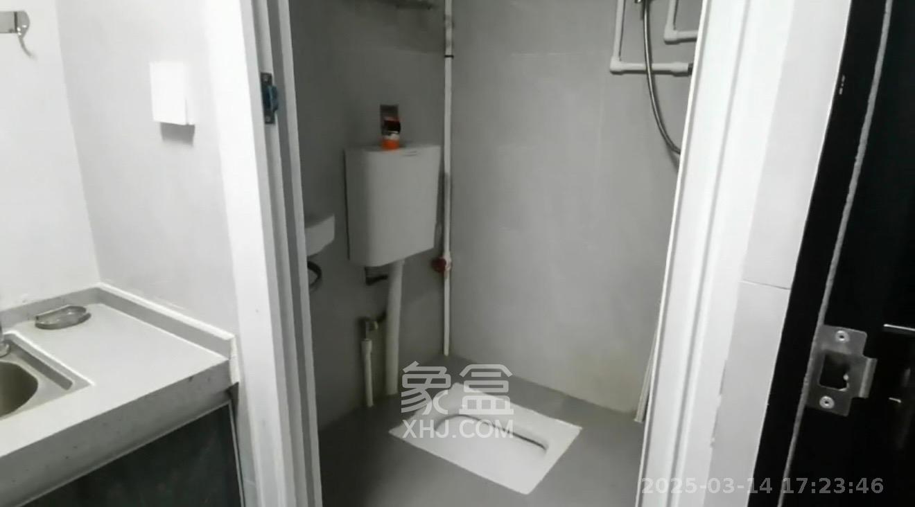 东方新城  1室1厅1卫   1300.00元/月室内图