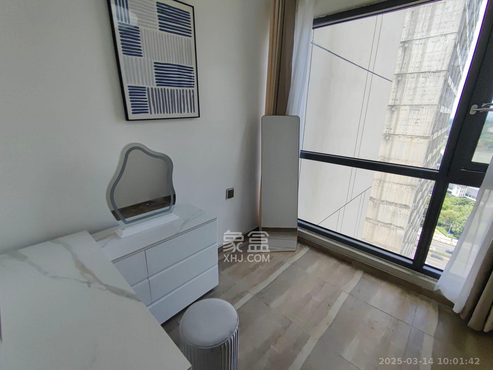 绿地V岛 4室2厅2卫 5500.0元/月 绿地V岛 4室2厅2卫 5500.0元/月室内图