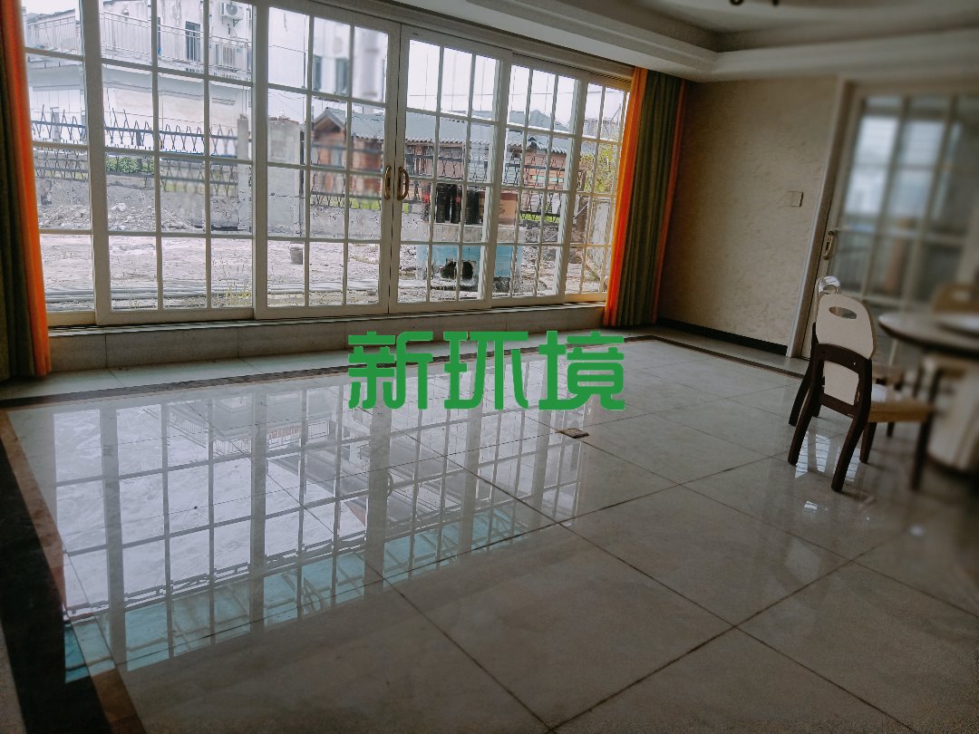宏力大厦（宏历商业广场）  4室2厅2卫   165.00万客厅