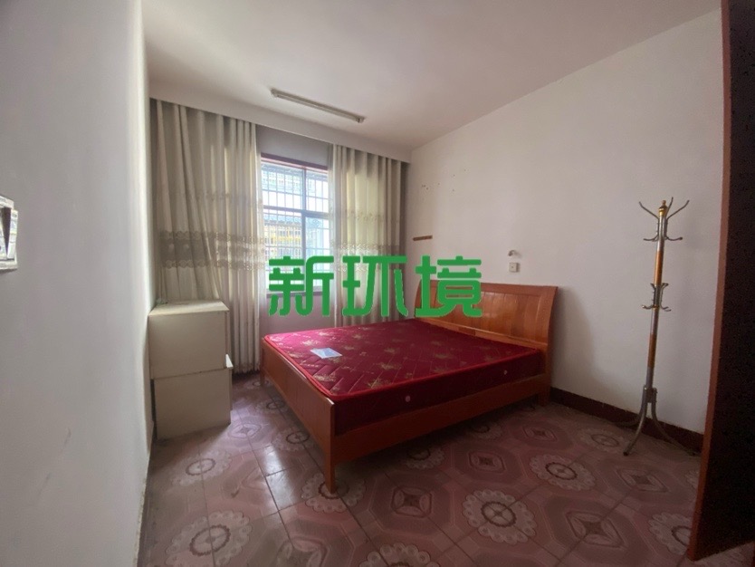 农机局宿舍 3室2厅1卫 30.0万 农机局宿舍 3室2厅1卫 30.0万客厅