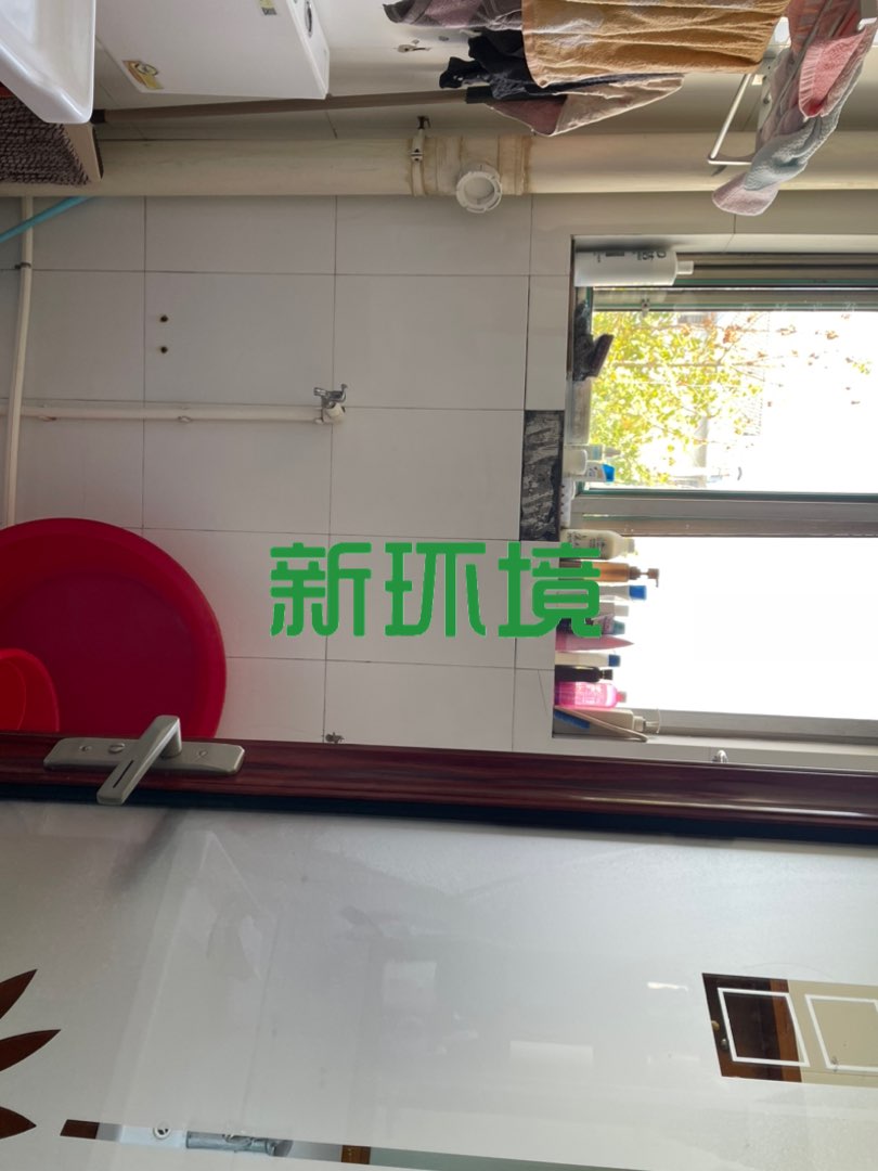 山水豪庭  3室2厅2卫   72.00万客厅