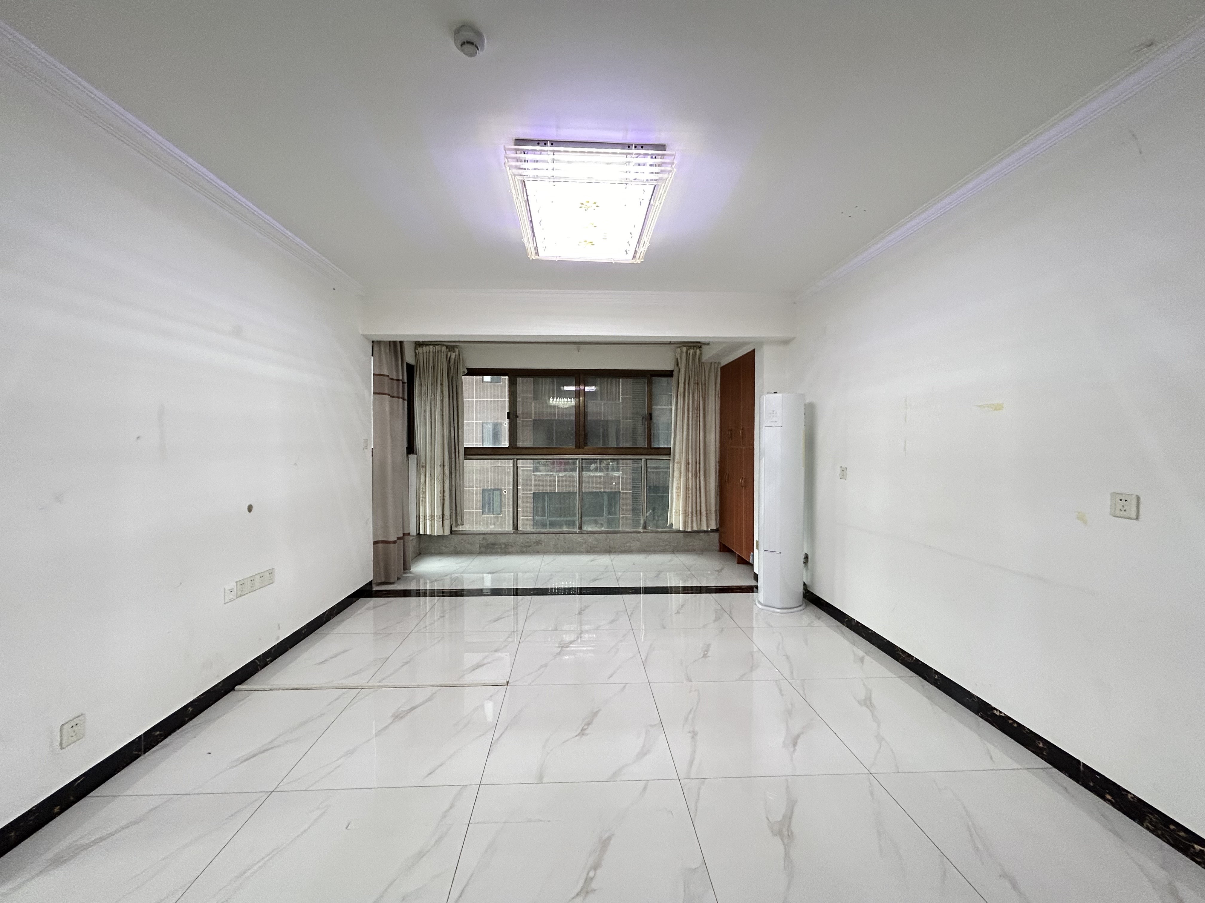 南门口安置小区一期 3室2厅2卫 2000.0元/月 南门口安置小区一期 3室2厅2卫 2000.0元/月室内图