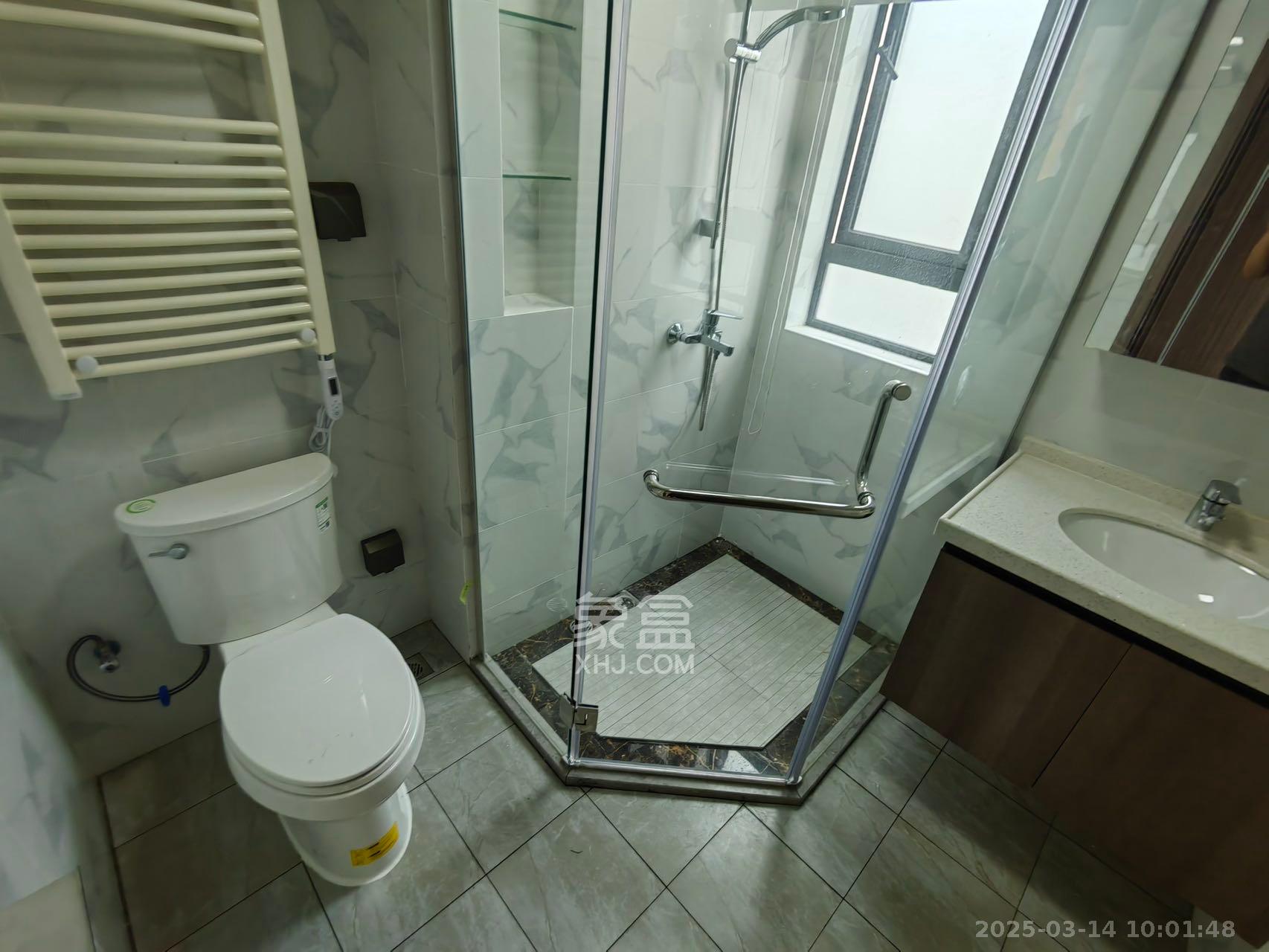 绿地V岛 4室2厅2卫 5500.0元/月 绿地V岛 4室2厅2卫 5500.0元/月室内图