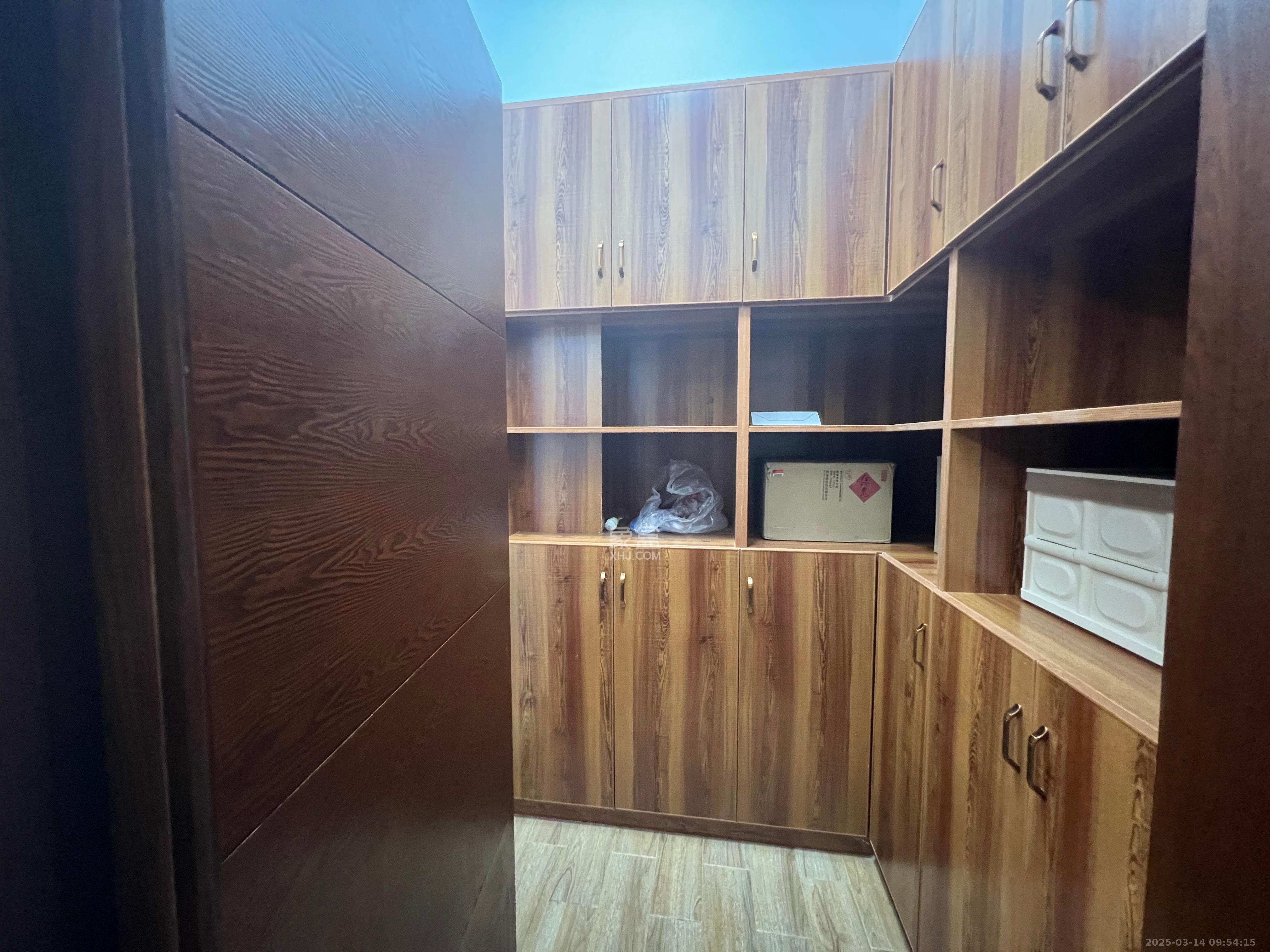 九华湘江富力城  4室2厅4卫    458.0万 九华湘江富力城  4室2厅4卫    458.0万客厅