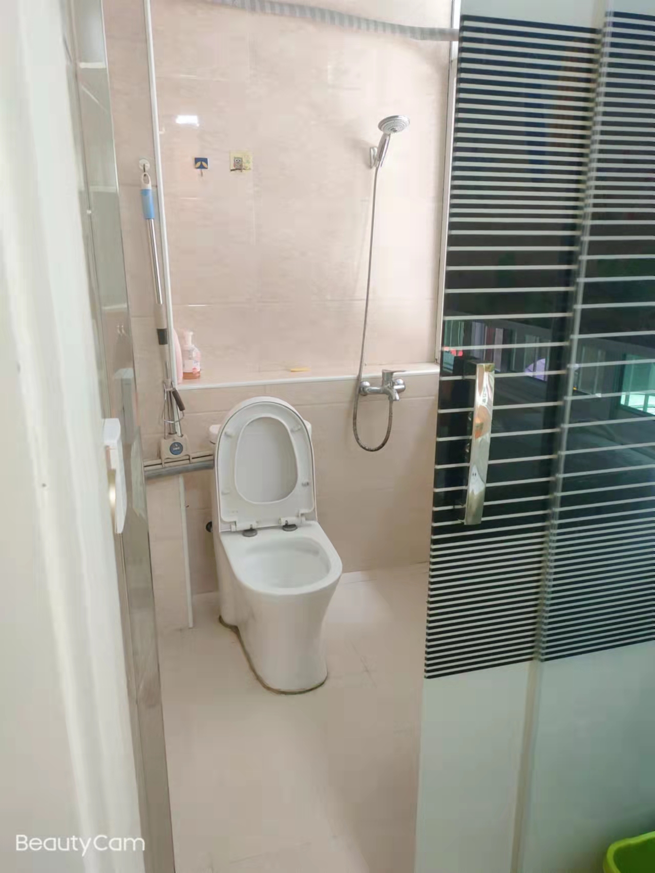 南华大学南校北门家属区 3室2厅1卫 1300.0元/月 南华大学南校北门家属区 3室2厅1卫 1300.0元/月室内图