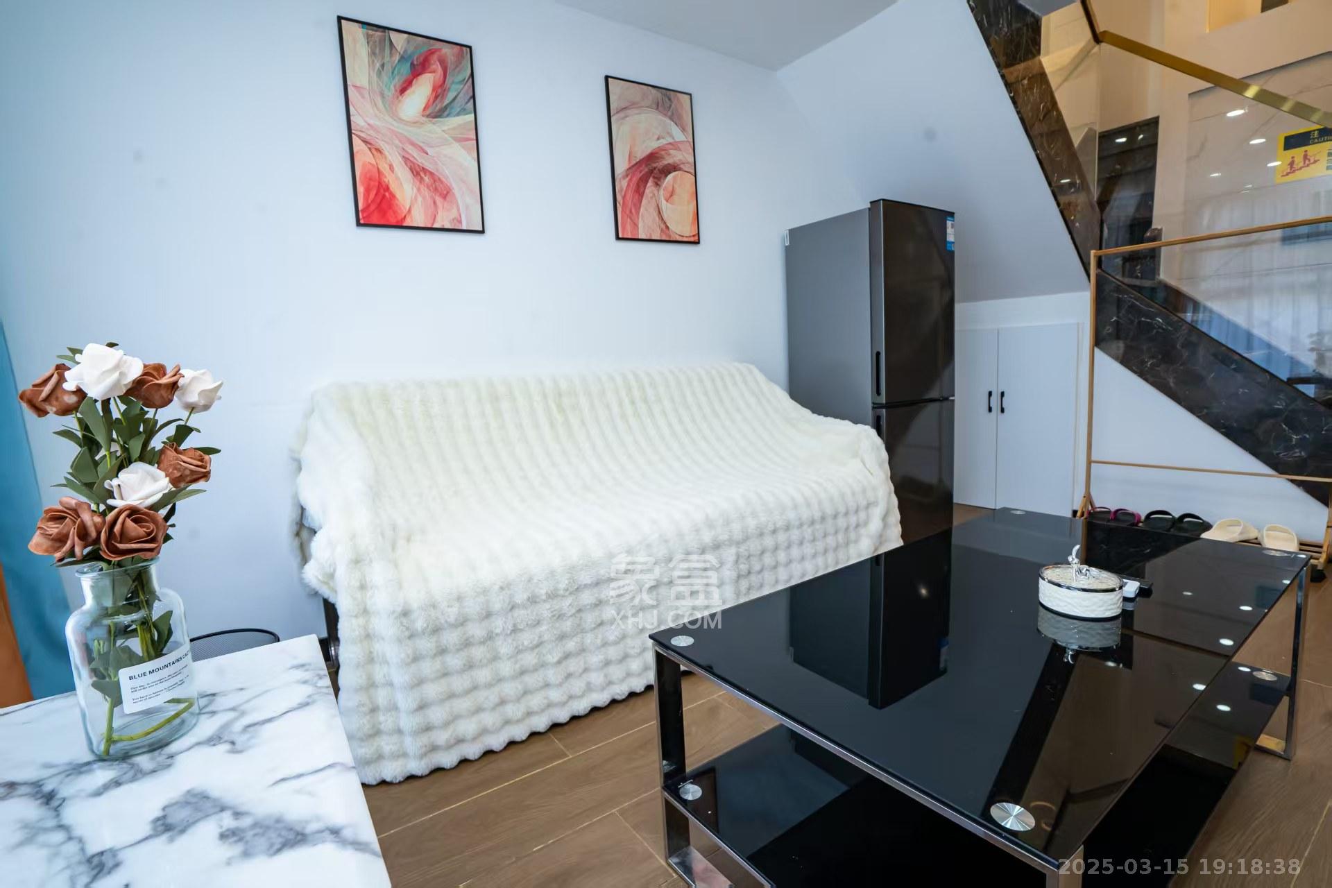 达美溪湖湾  2室1厅1卫    2000.0元/月 达美溪湖湾  2室1厅1卫    2000.0元/月室内图1