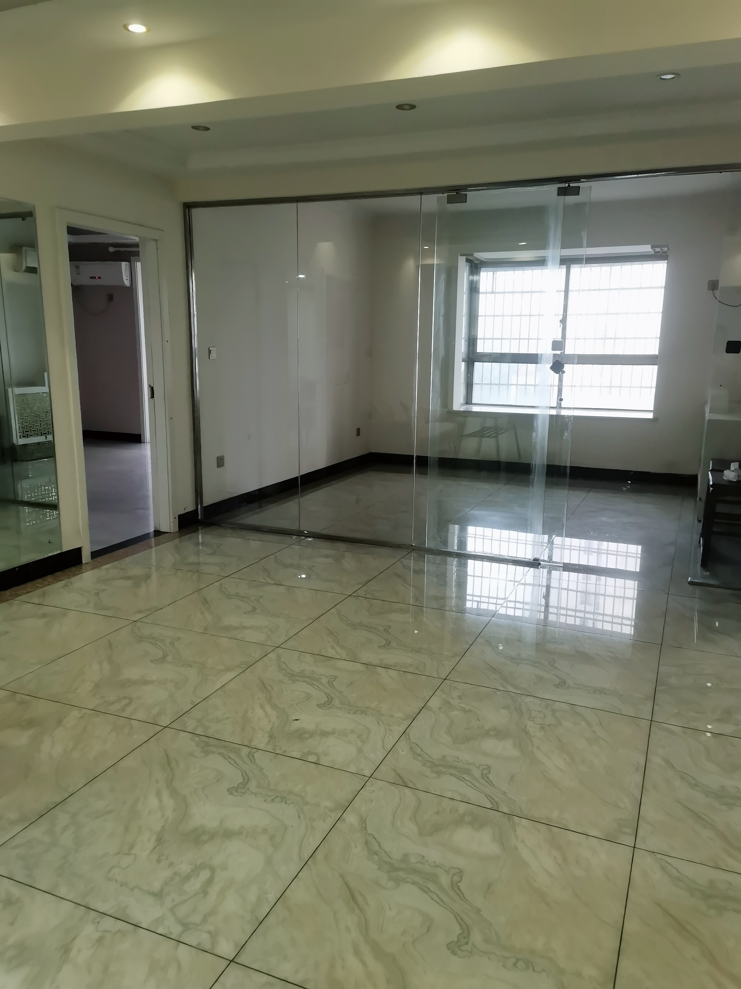 益秀园 4室2厅2卫 1800.0元/月 益秀园 4室2厅2卫 1800.0元/月室内图