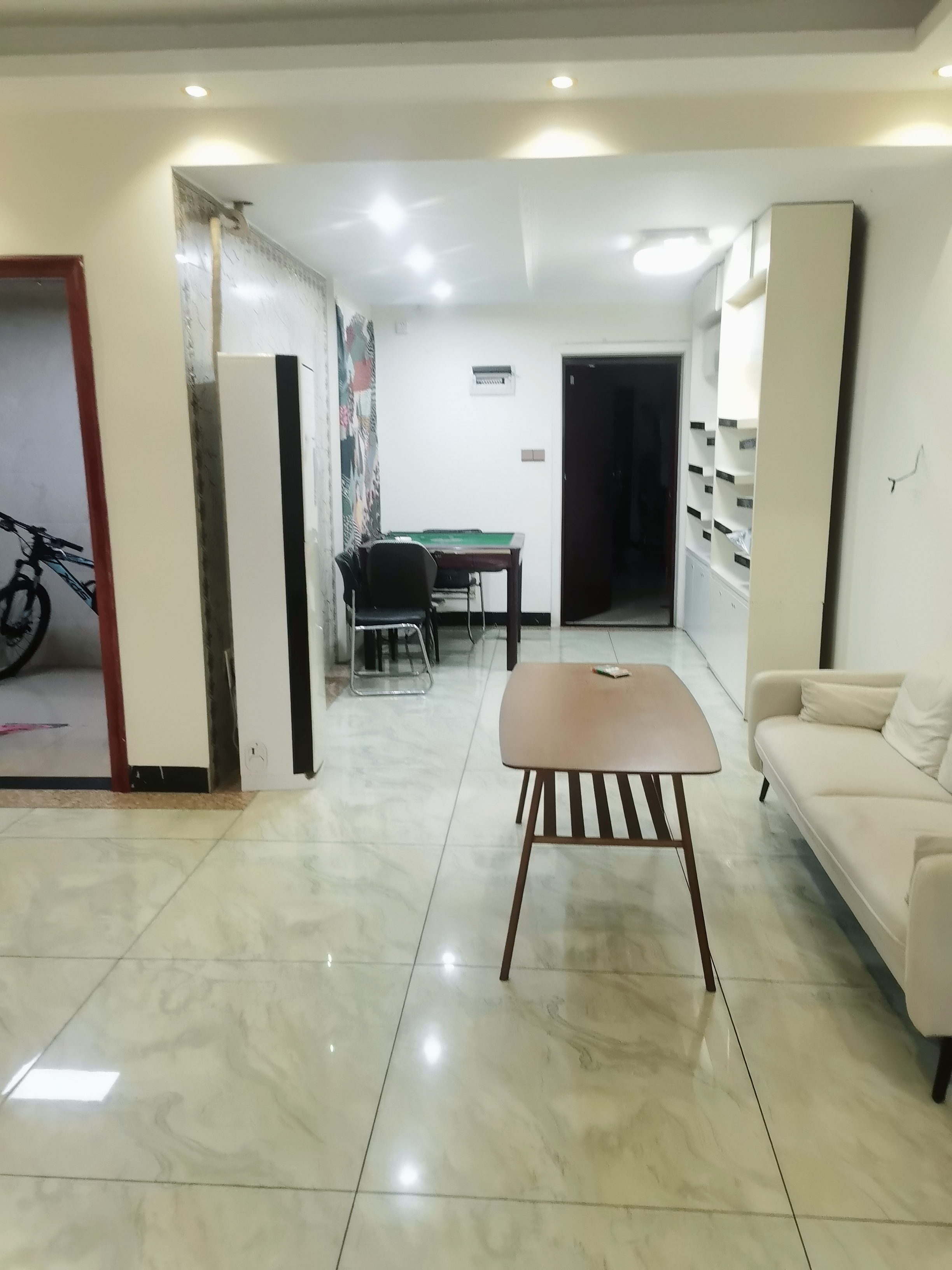 益秀园 4室2厅2卫 1800.0元/月 益秀园 4室2厅2卫 1800.0元/月室内图