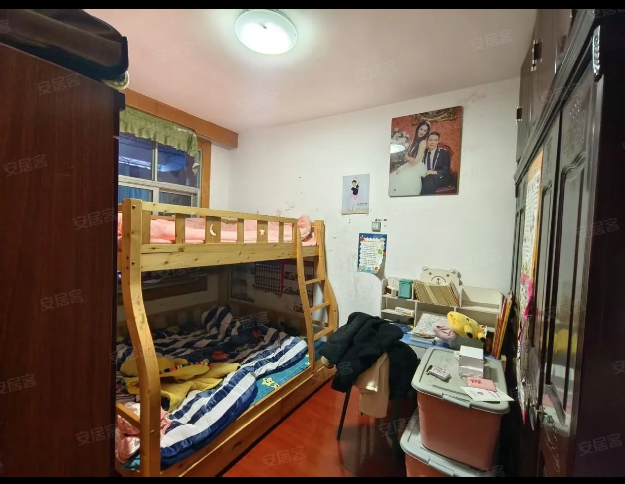 涟钢大市场 1室0厅0卫 24.0万 涟钢大市场 1室0厅0卫 24.0万客厅