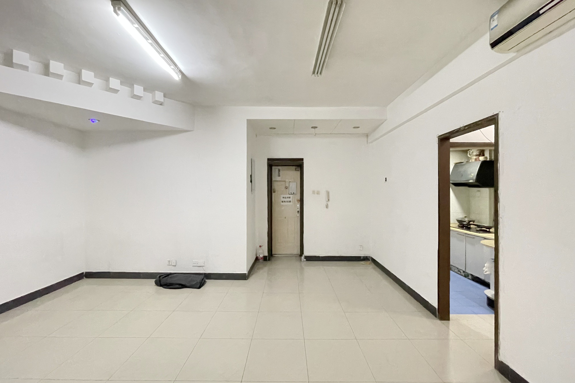 汇源大厦 2室2厅1卫 95.0万 汇源大厦 2室2厅1卫 95.0万客厅