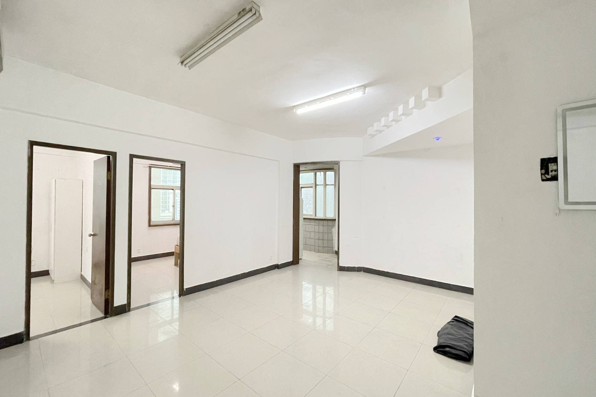 汇源大厦 2室2厅1卫 95.0万 汇源大厦 2室2厅1卫 95.0万客厅