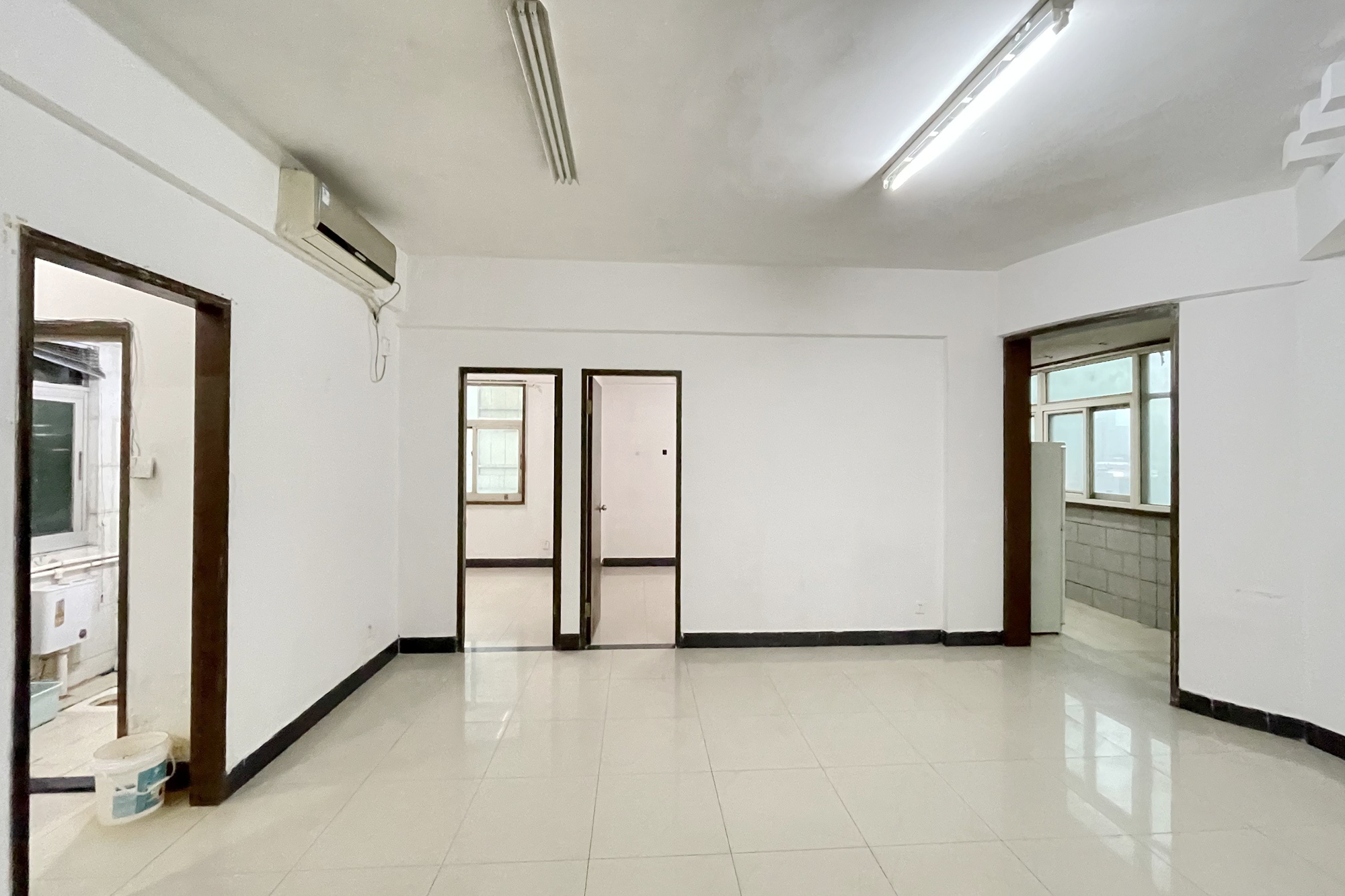 汇源大厦 2室2厅1卫 95.0万 汇源大厦 2室2厅1卫 95.0万客厅