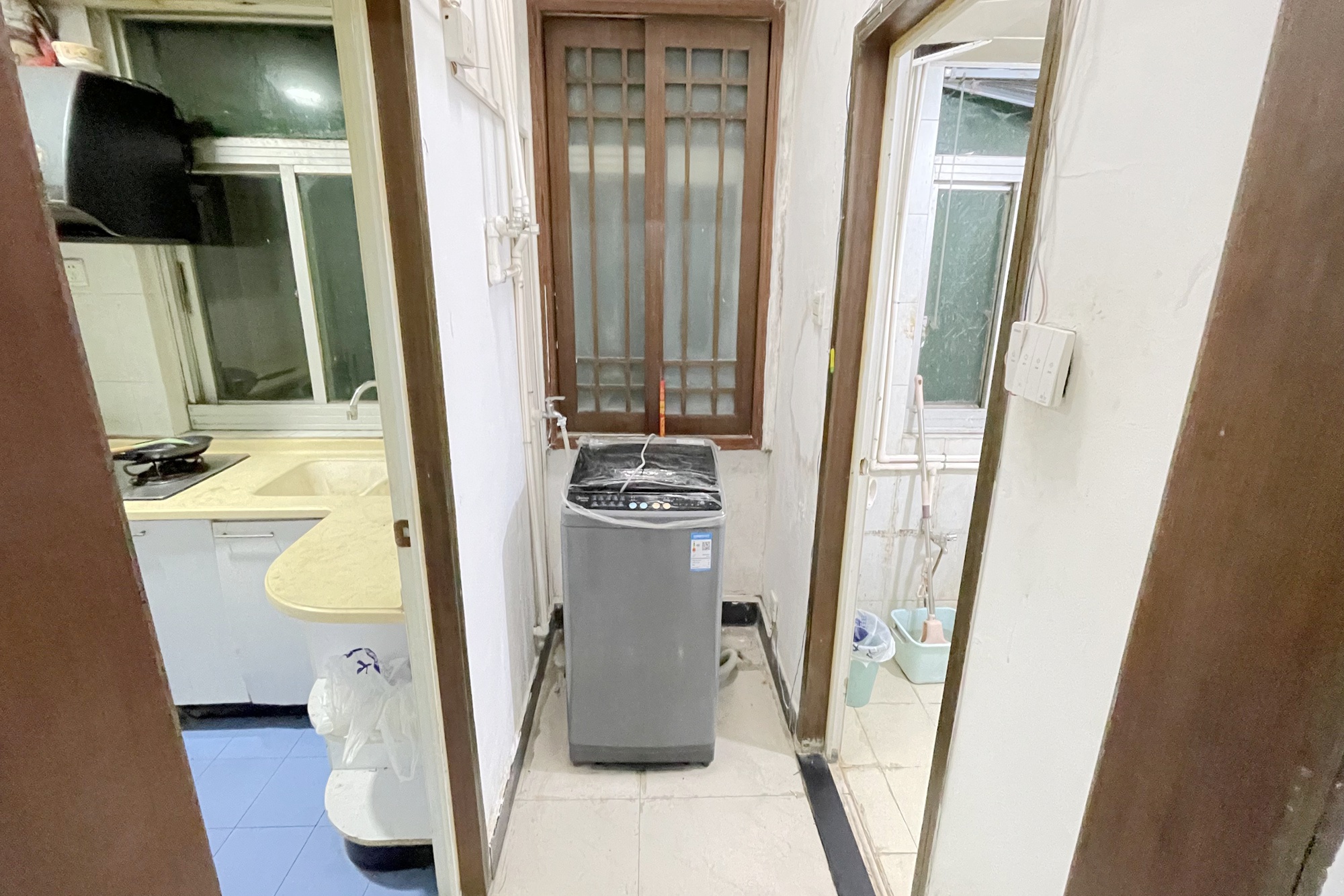 汇源大厦 2室2厅1卫 95.0万 汇源大厦 2室2厅1卫 95.0万卫生间