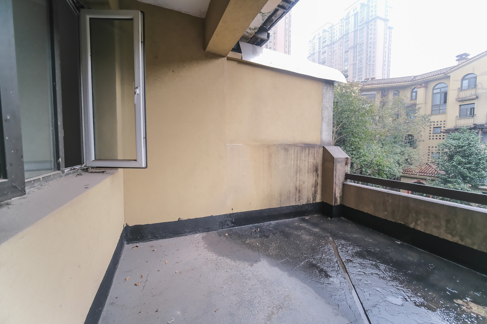 郡原居里  3室2厅2卫    98.0万 郡原居里  3室2厅2卫    98.0万阳台