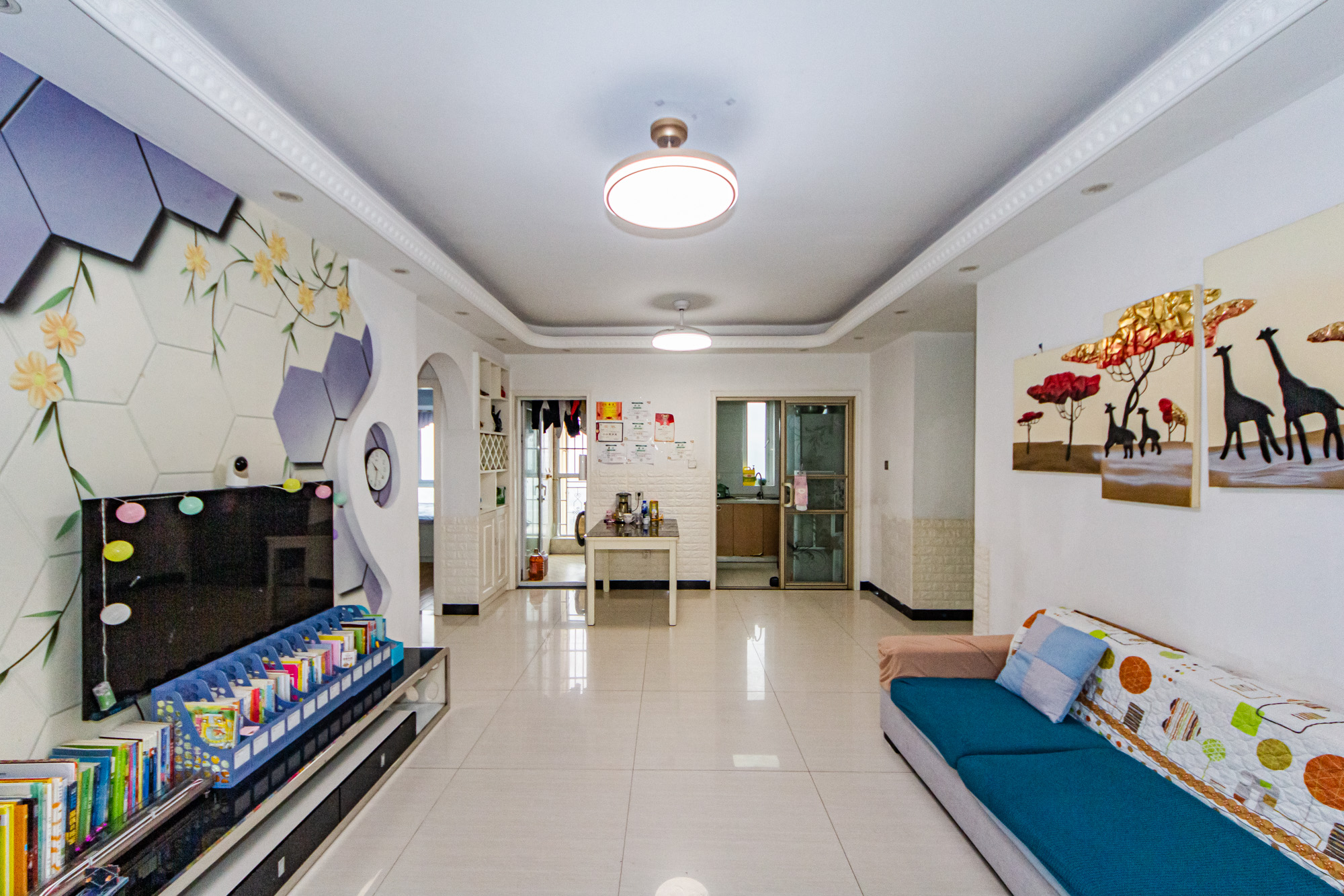 万国城（当代满庭春MOMA）三期  3室2厅1卫    89.8万客厅