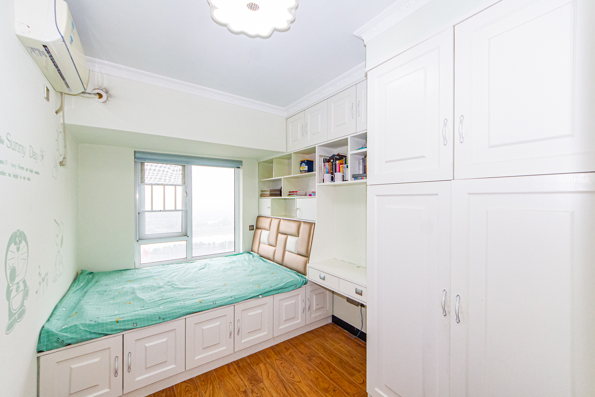 万国城（当代满庭春MOMA）三期  3室2厅1卫    89.8万卧室