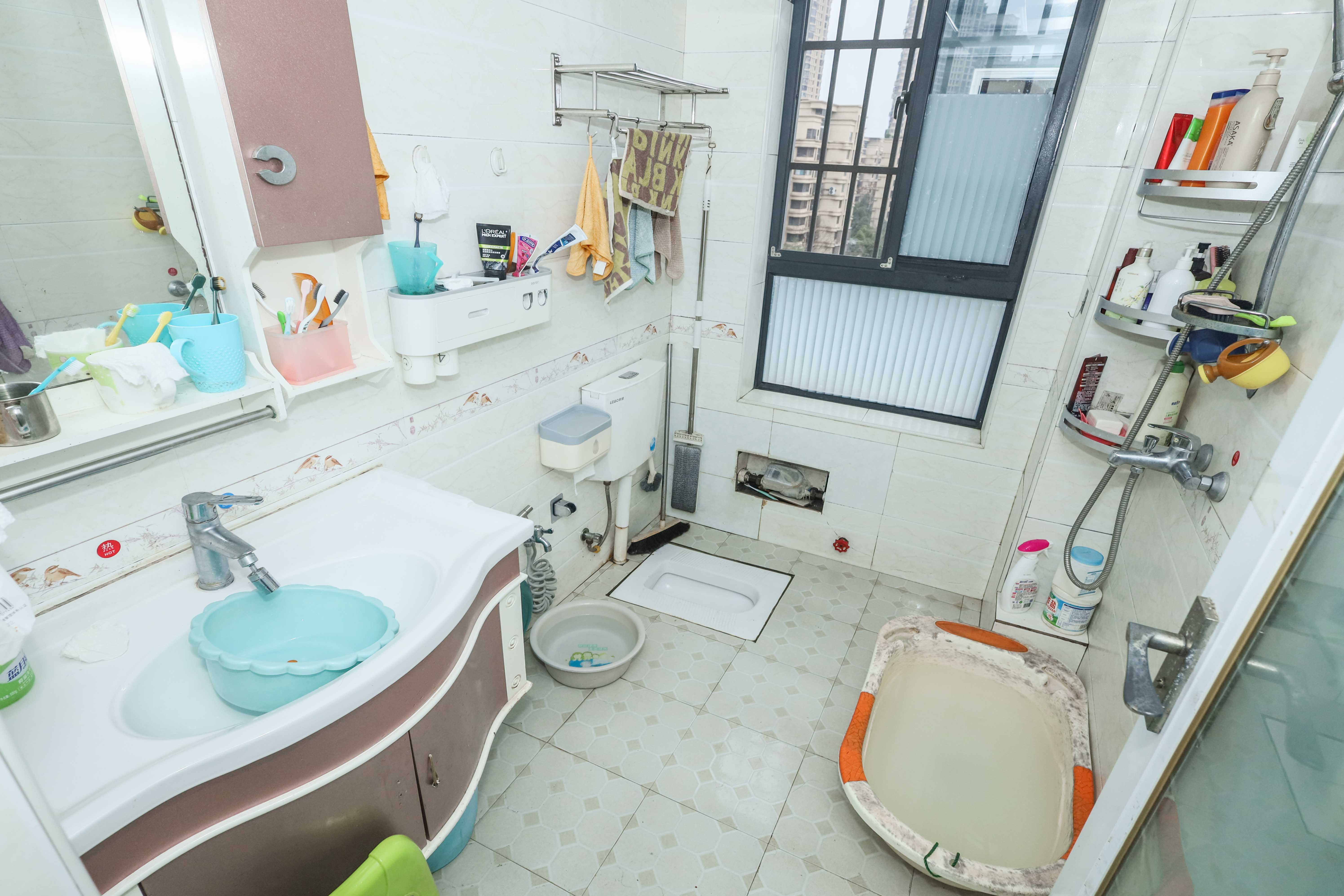 保利麓谷林语B区  3室2厅1卫   82.00万卫生间