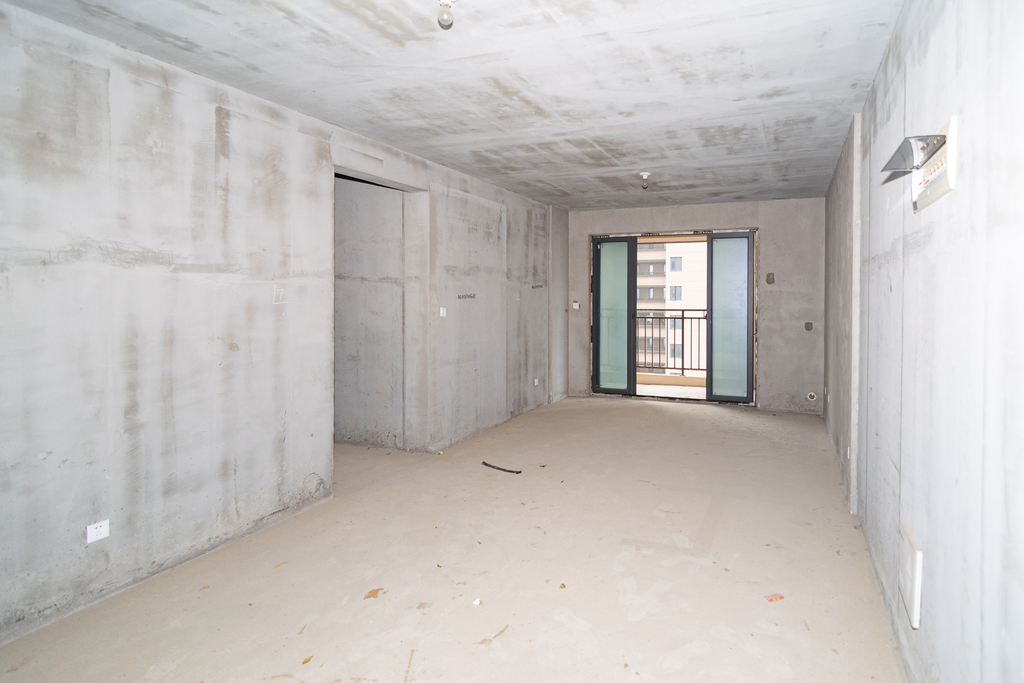 澳海望洲府  3室2厅2卫    70.0万客厅