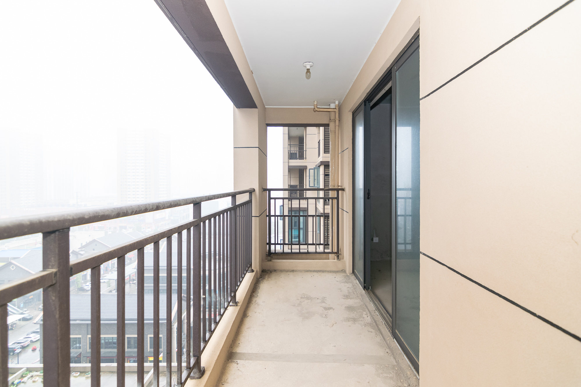 澳海望洲府  3室2厅2卫    70.0万阳台