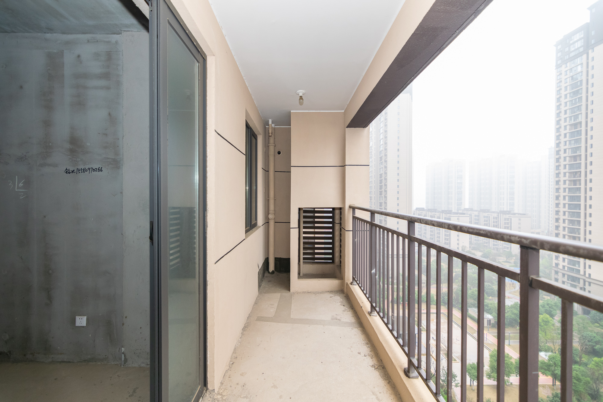 澳海望洲府  3室2厅2卫    70.0万阳台