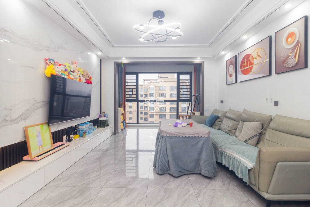 辉煌国际城二期  4室2厅2卫    110.0万