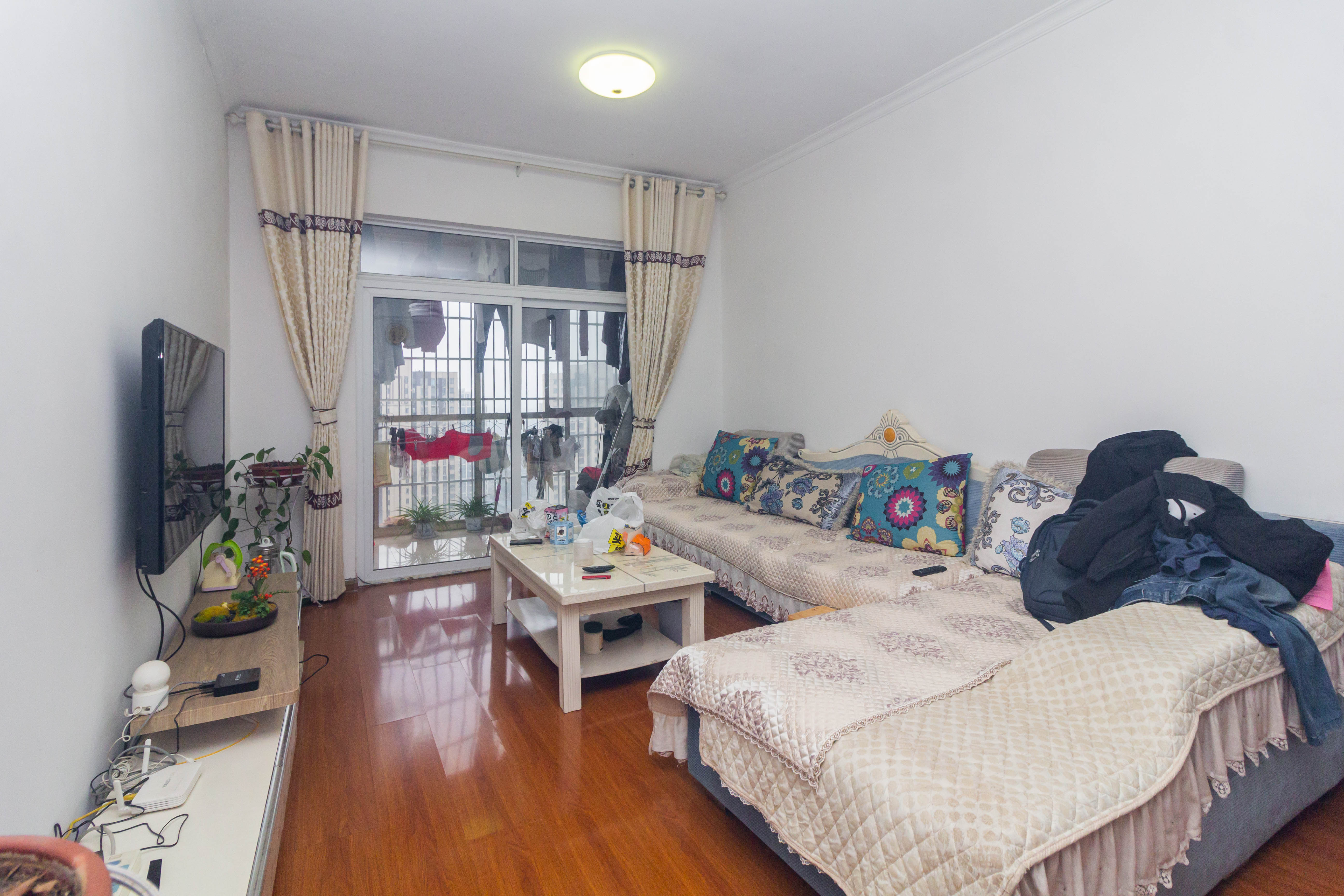 豪庭(江城豪庭) 2室2厅1卫 45.8万 豪庭(江城豪庭) 2室2厅1卫 45.8万客厅