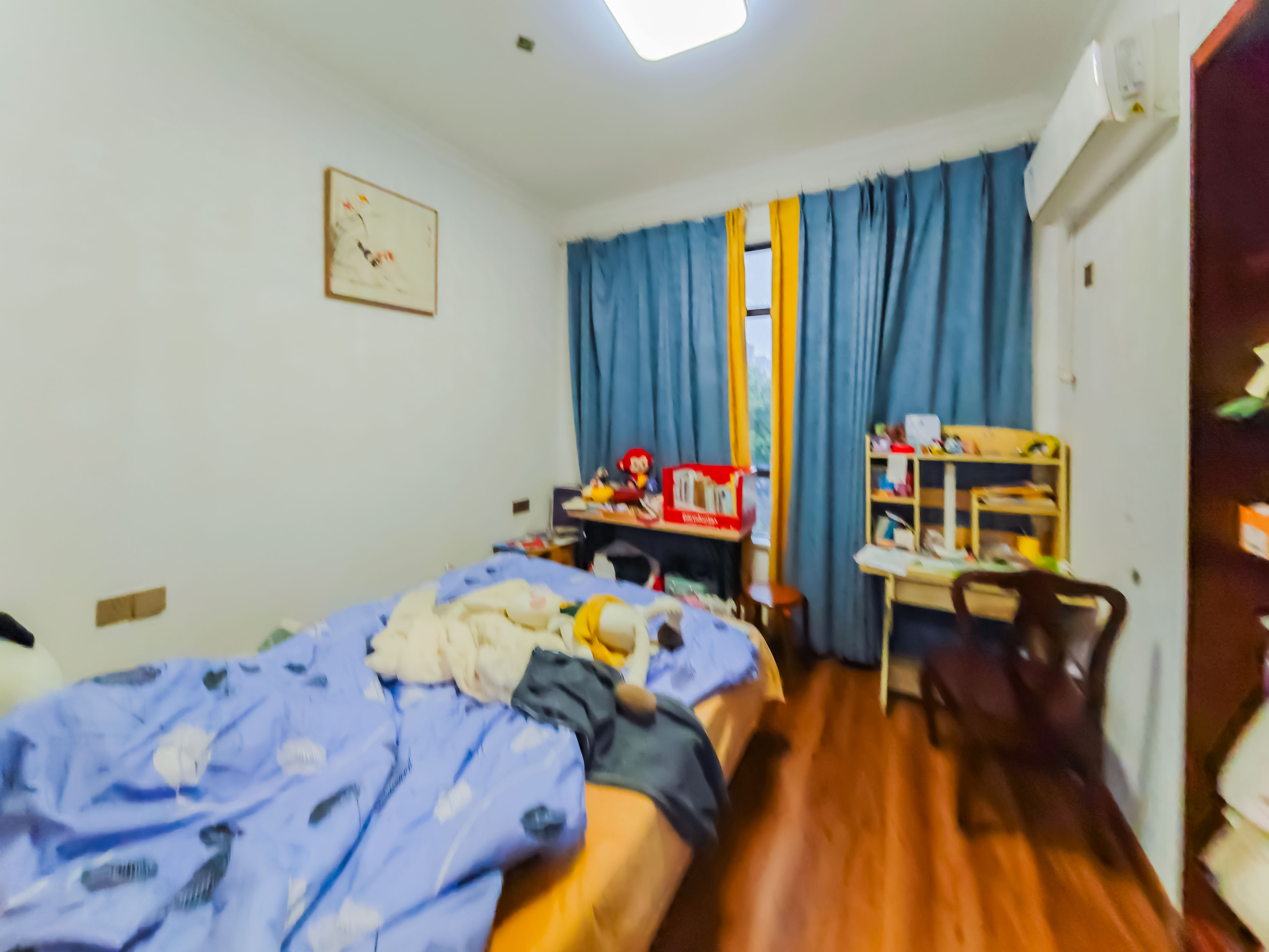 绿地之窗  4室2厅2卫   159.00万卧室