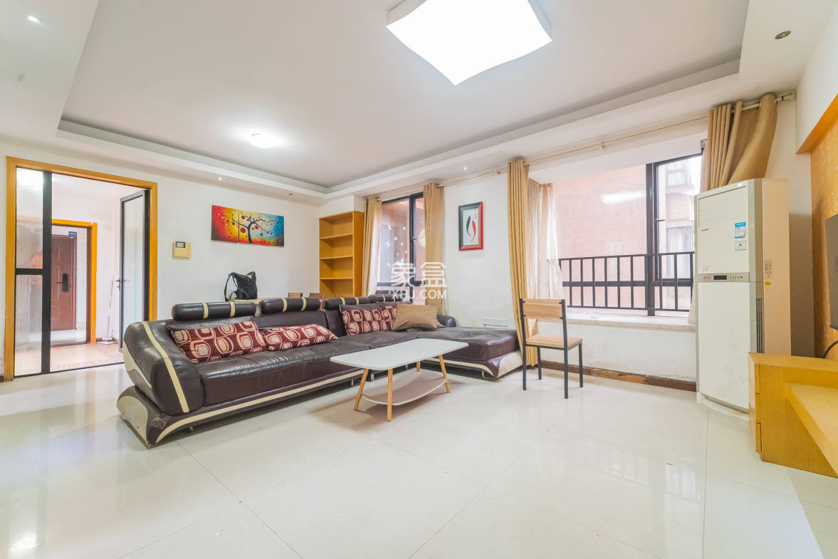 华润凤凰城一期  3室2厅1卫    58.0万 华润凤凰城一期  3室2厅1卫    58.0万客厅