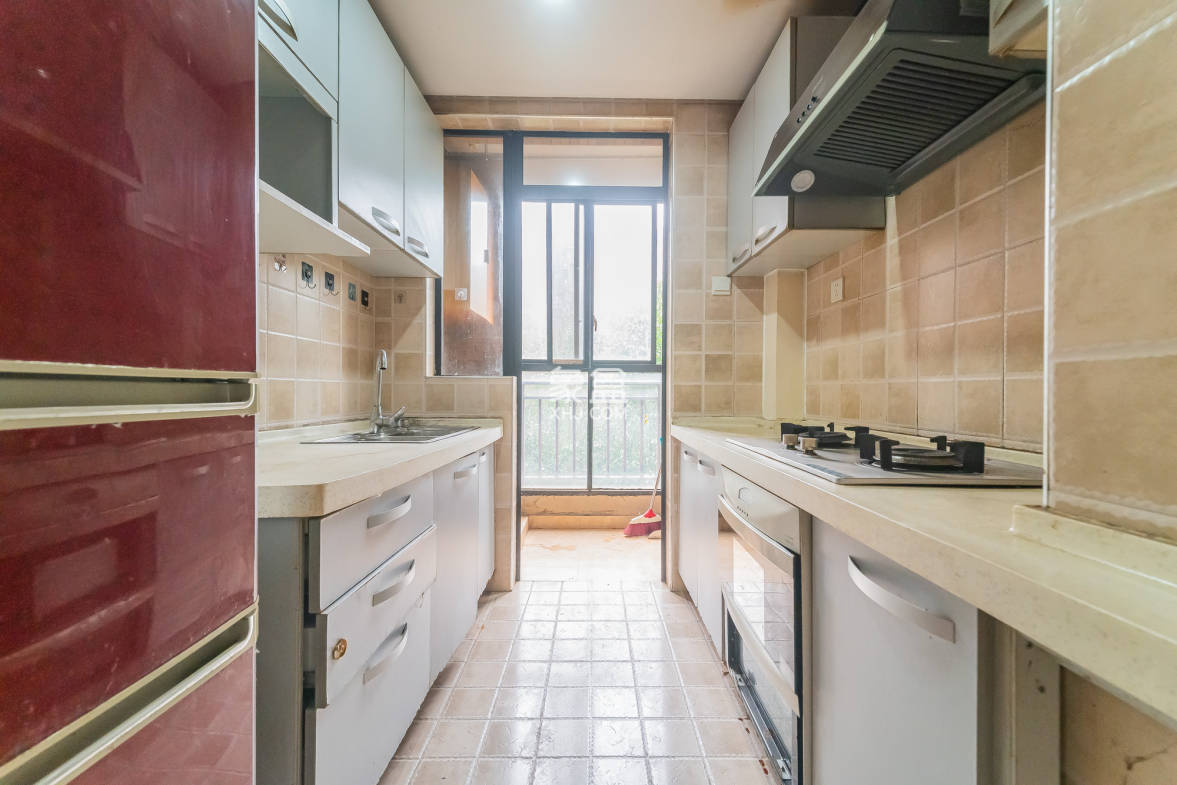 华润凤凰城一期  3室2厅1卫    58.0万 华润凤凰城一期  3室2厅1卫    58.0万厨房