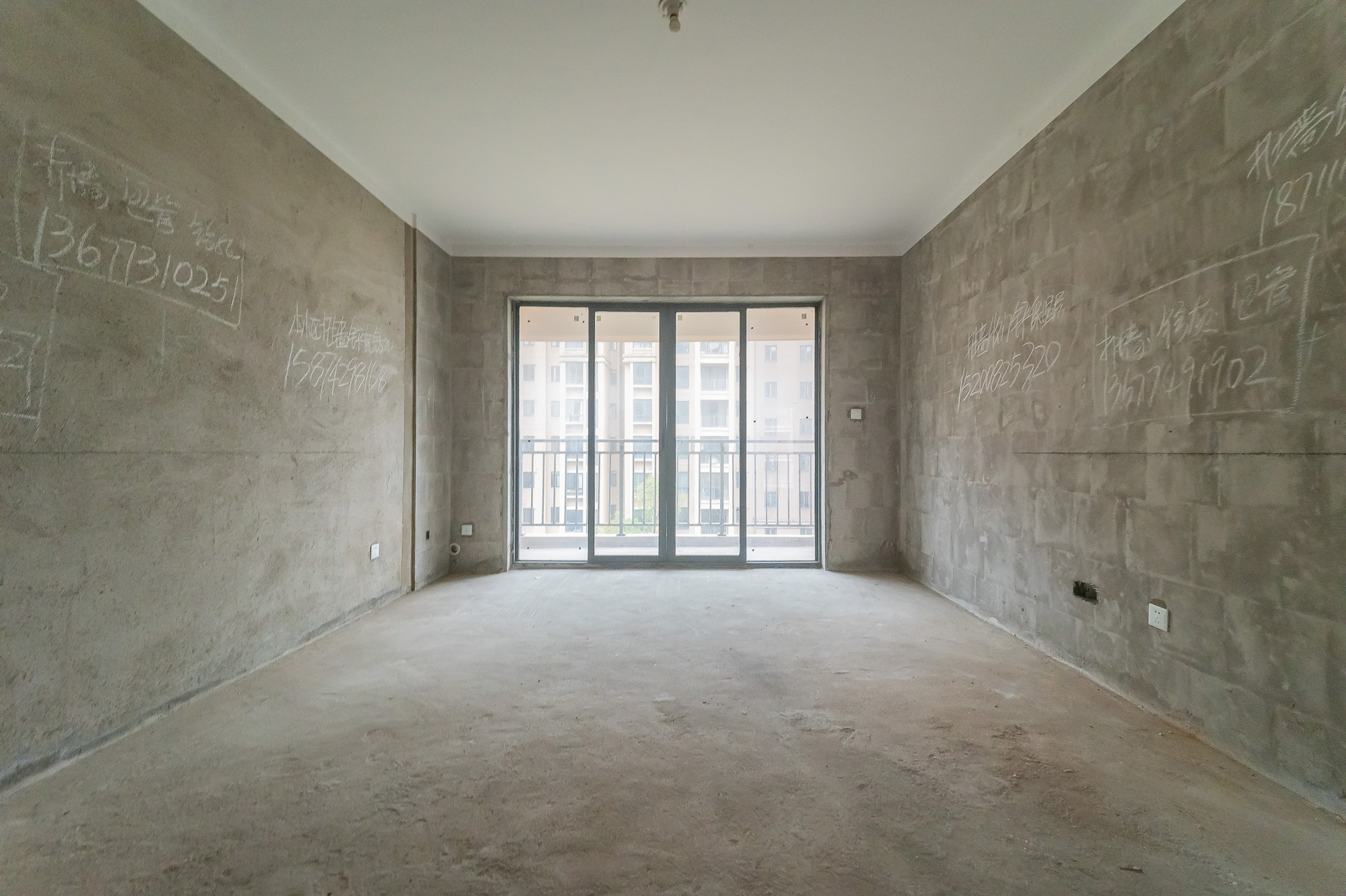 深业睿城  3室2厅2卫    105.8万 深业睿城  3室2厅2卫    105.8万客厅