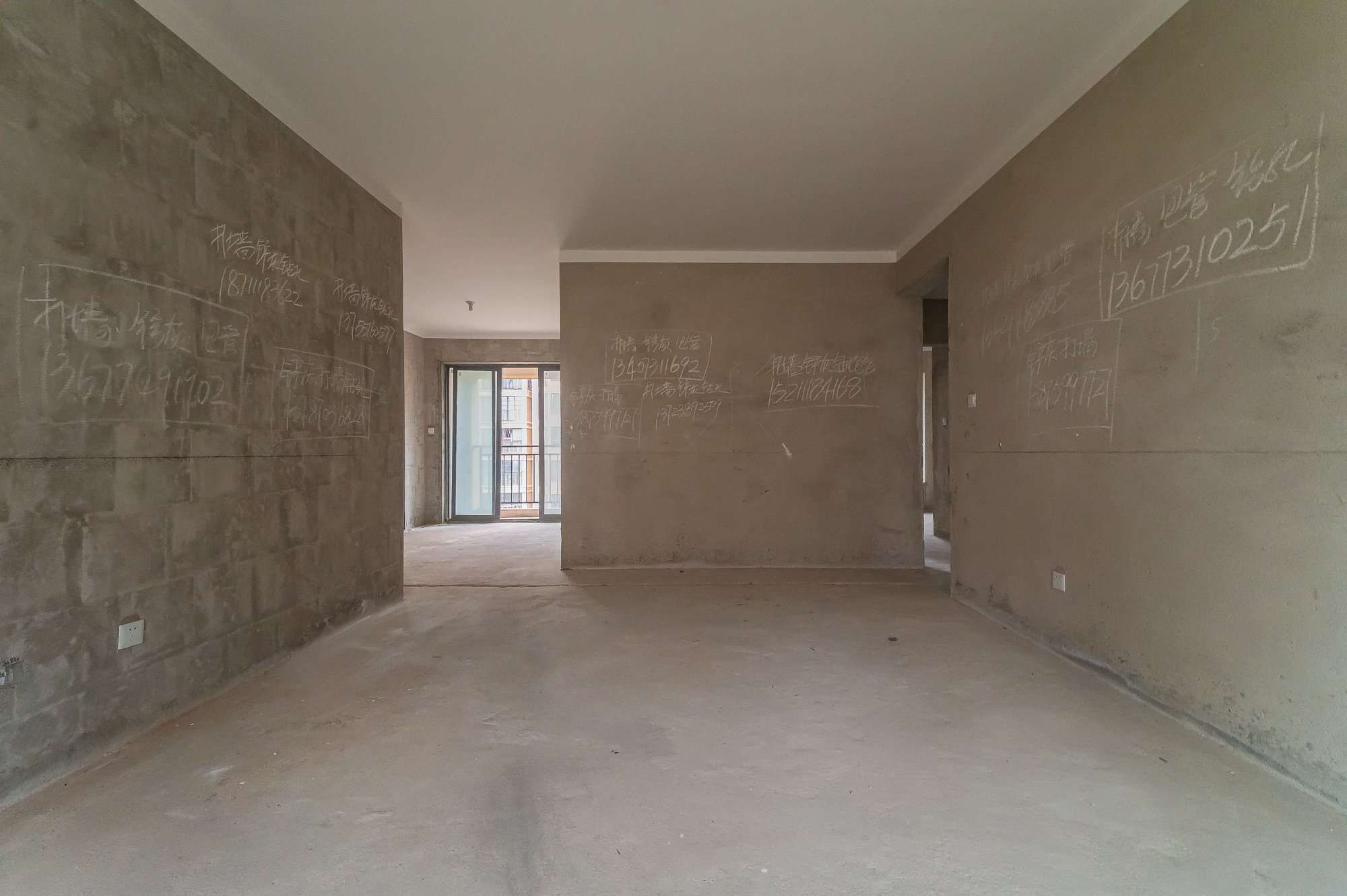 深业睿城  3室2厅2卫    105.8万 深业睿城  3室2厅2卫    105.8万客厅