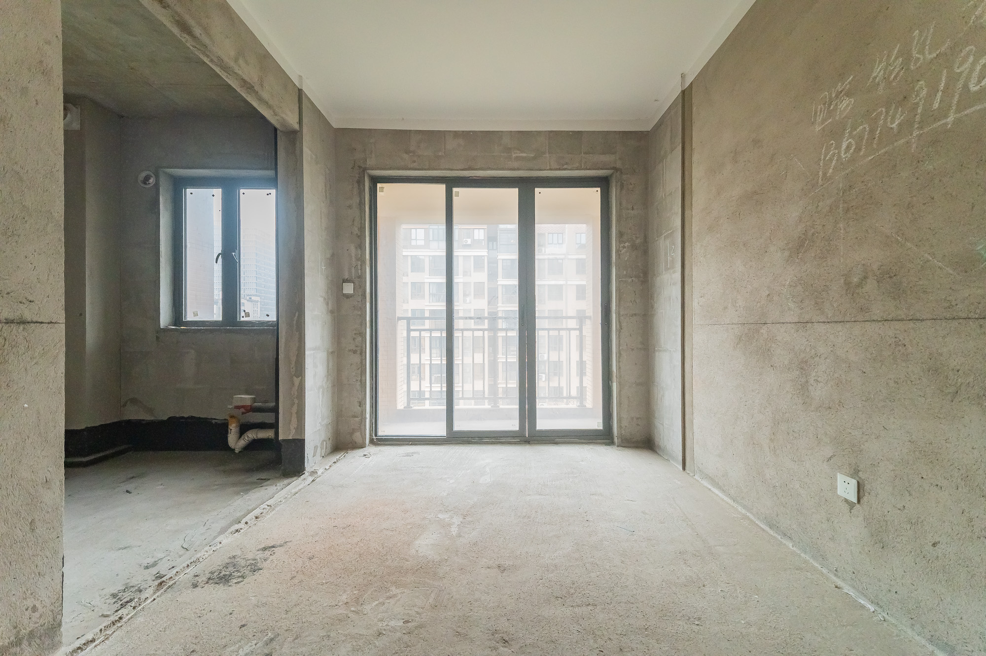 深业睿城  3室2厅2卫    105.8万 深业睿城  3室2厅2卫    105.8万客厅