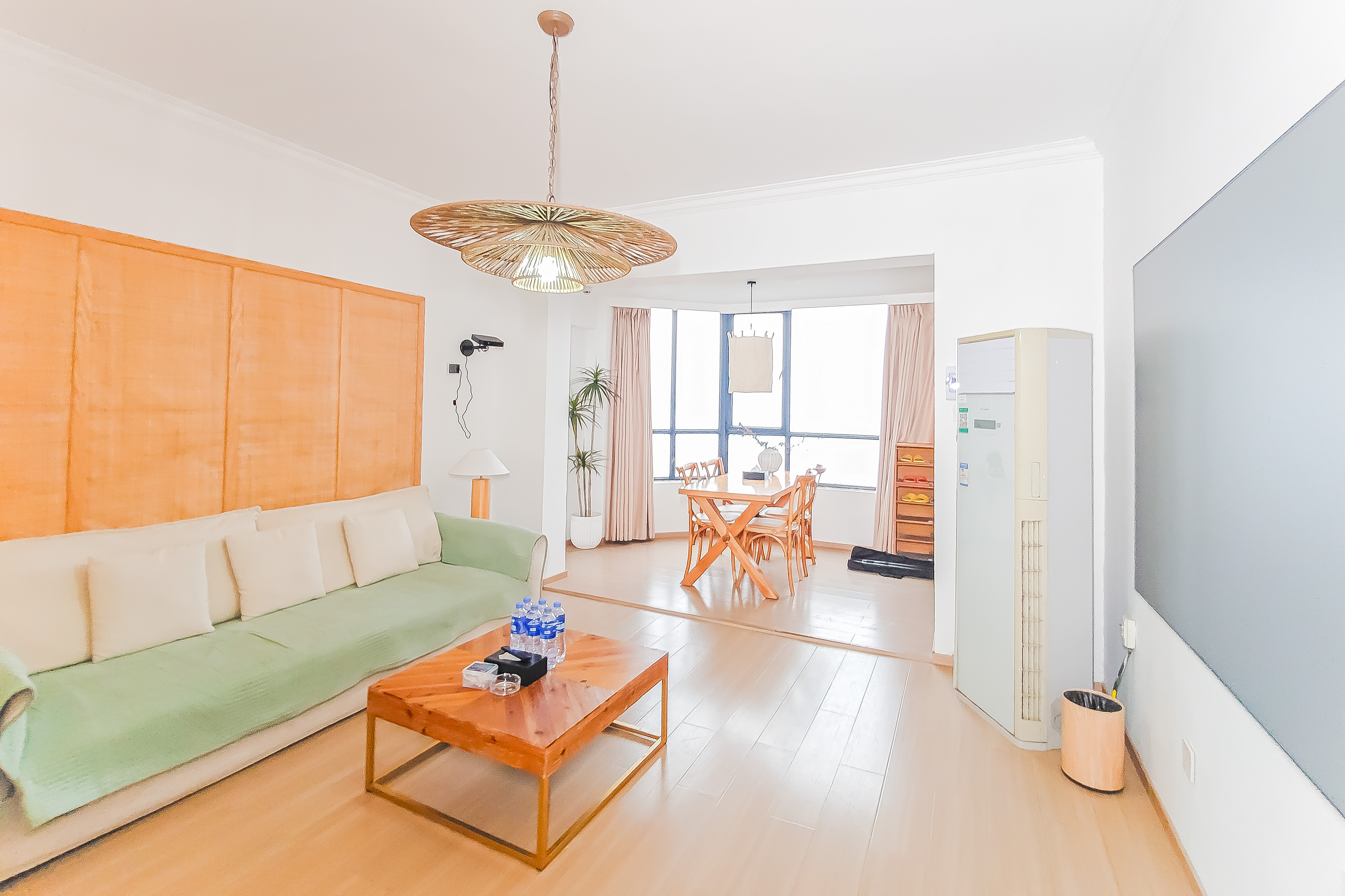 五一大道202(中环壹世界)  2室2厅1卫    80.0万 五一大道202(中环壹世界)  2室2厅1卫    80.0万客厅