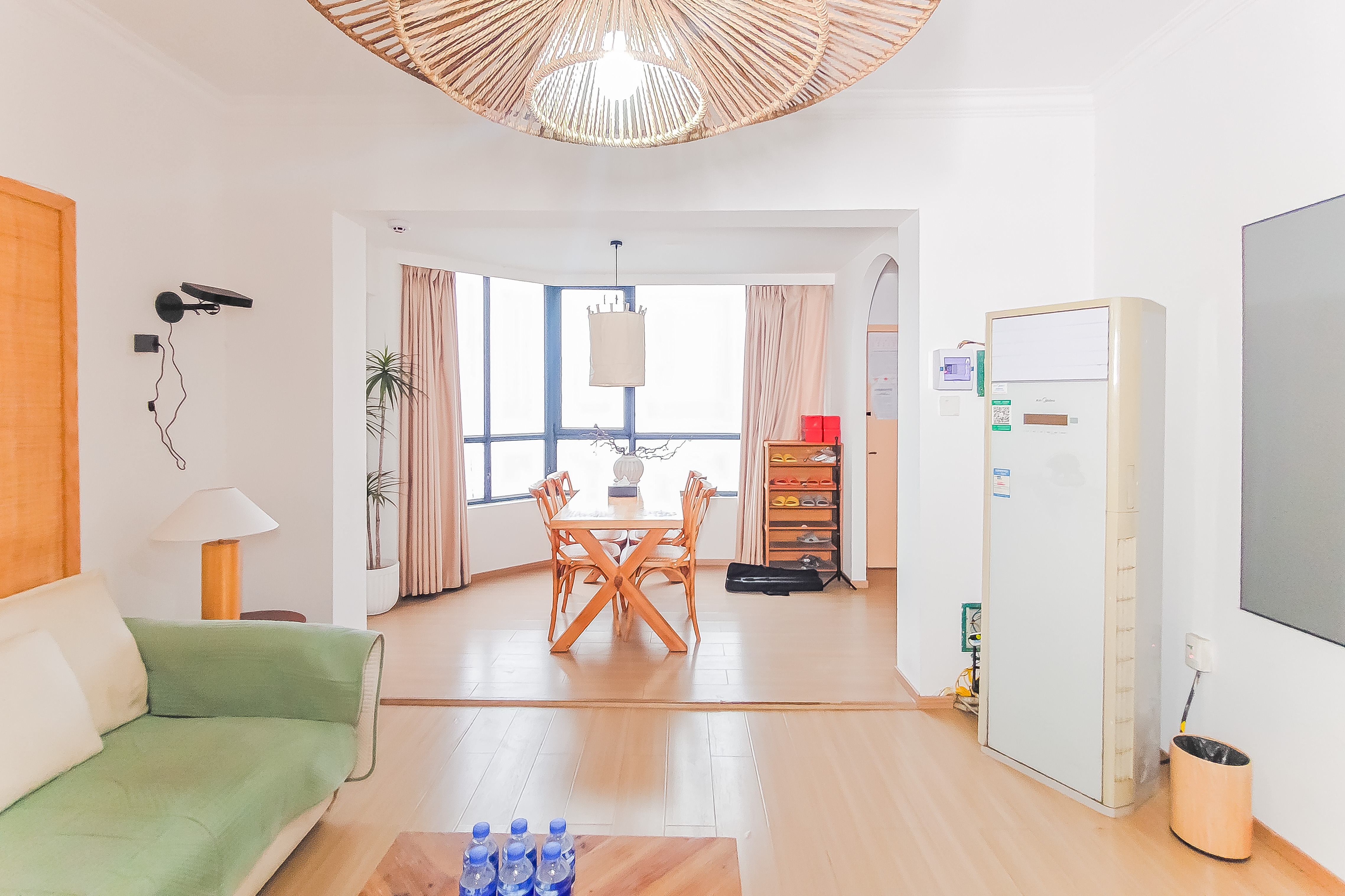 五一大道202(中环壹世界)  2室2厅1卫    80.0万 五一大道202(中环壹世界)  2室2厅1卫    80.0万客厅